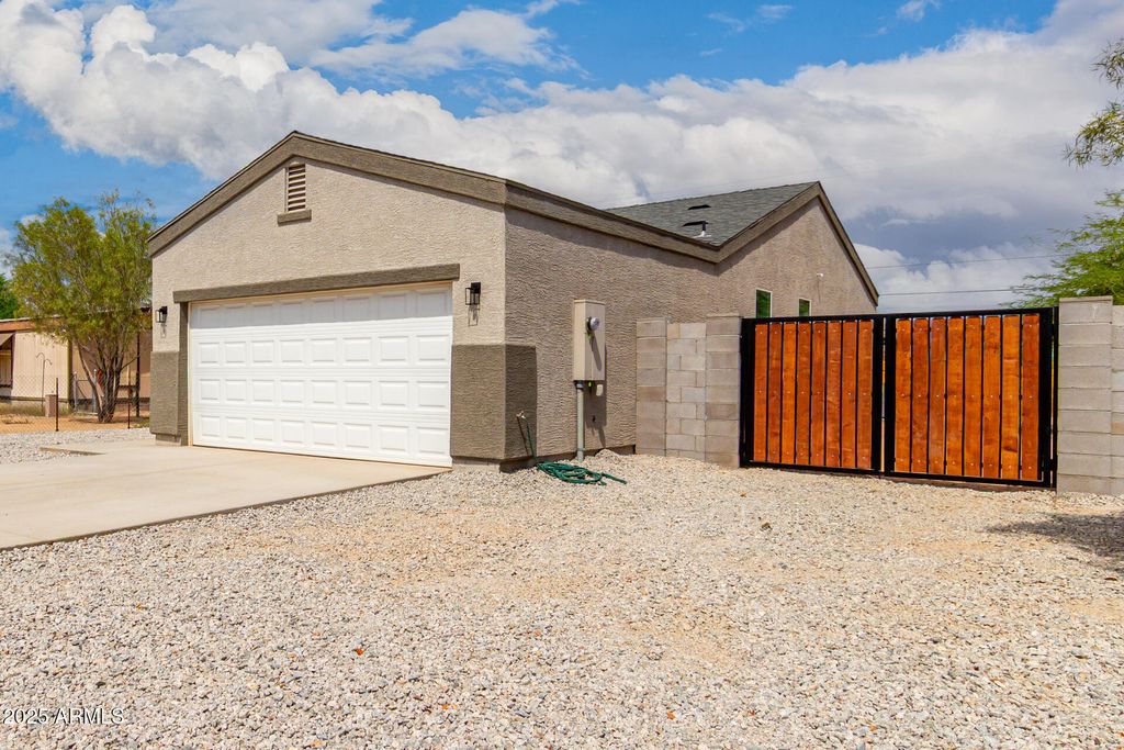 Photo of 3210 W Vaquero Drive, Eloy, AZ 85131 (MLS # 6921994)