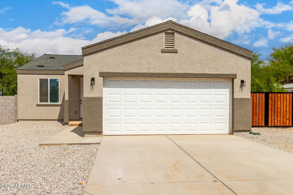 Photo of 3210 W Vaquero Drive, Eloy, AZ 85131 (MLS # 6921994)