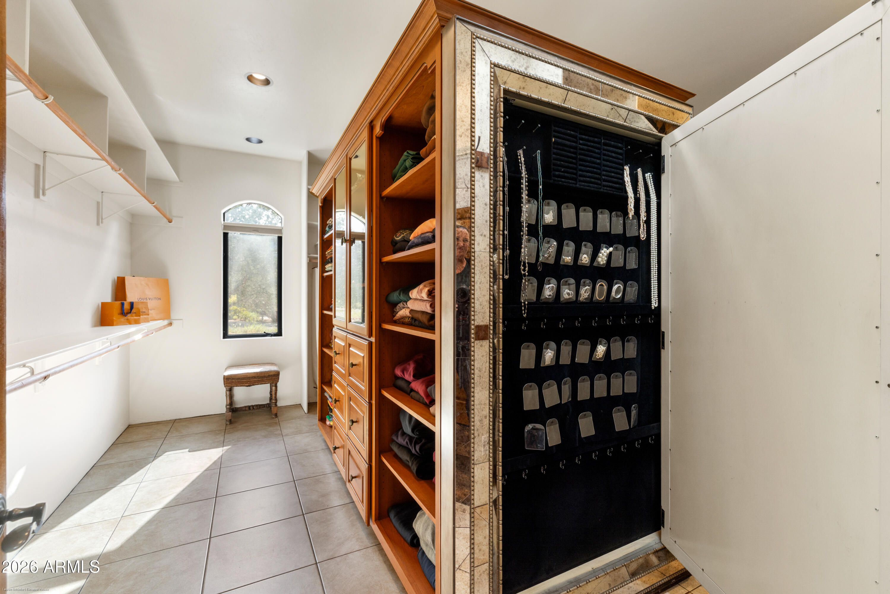 Sedona, Arizona, 86351, United States, 5 Bedrooms Bedrooms, ,4 BathroomsBathrooms,Residential,Active,2042688