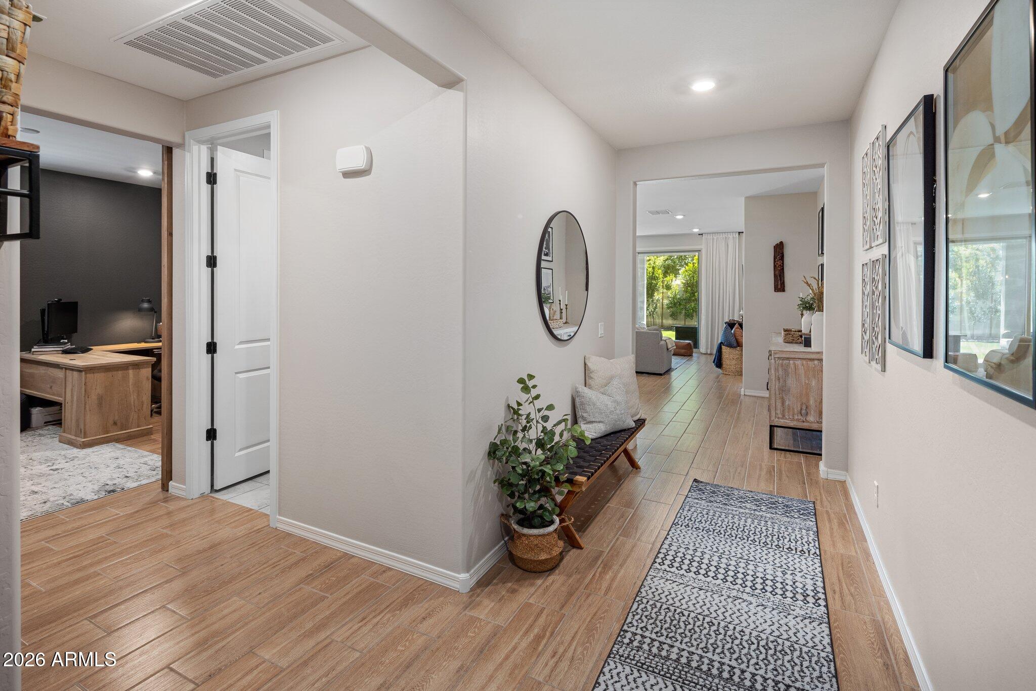 621 E Buckingham Avenue