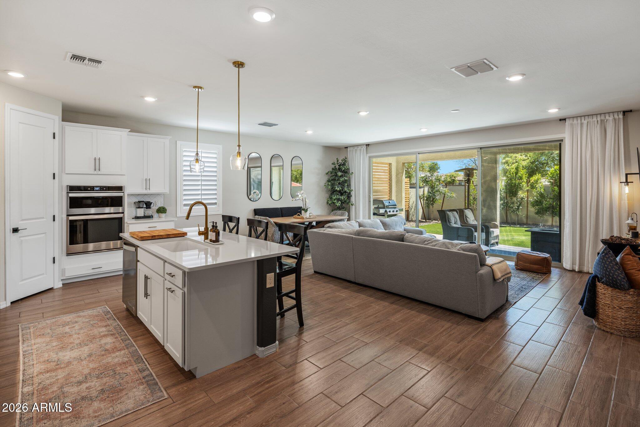 621 E Buckingham Avenue