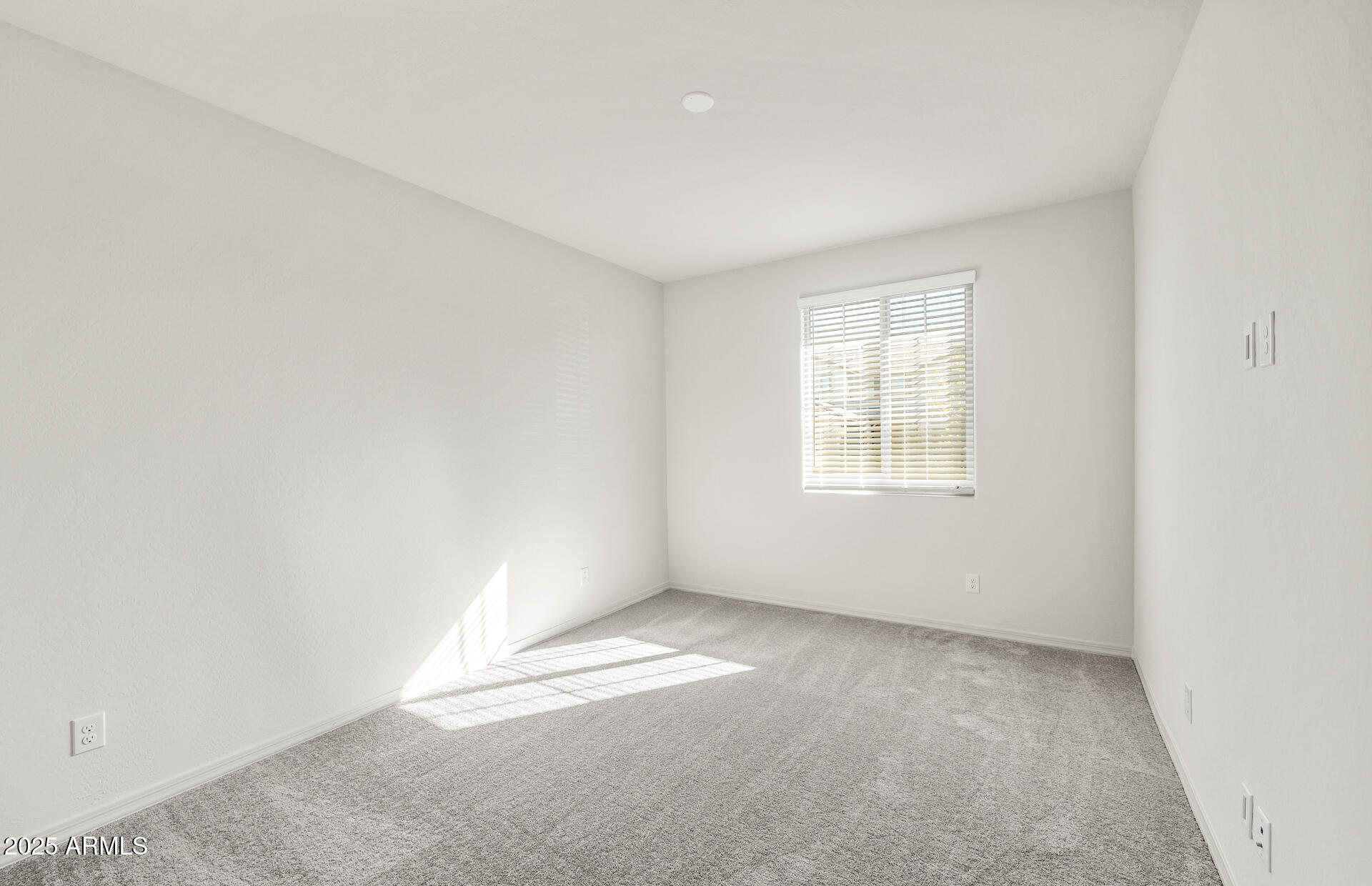 17604 W PASADENA Avenue