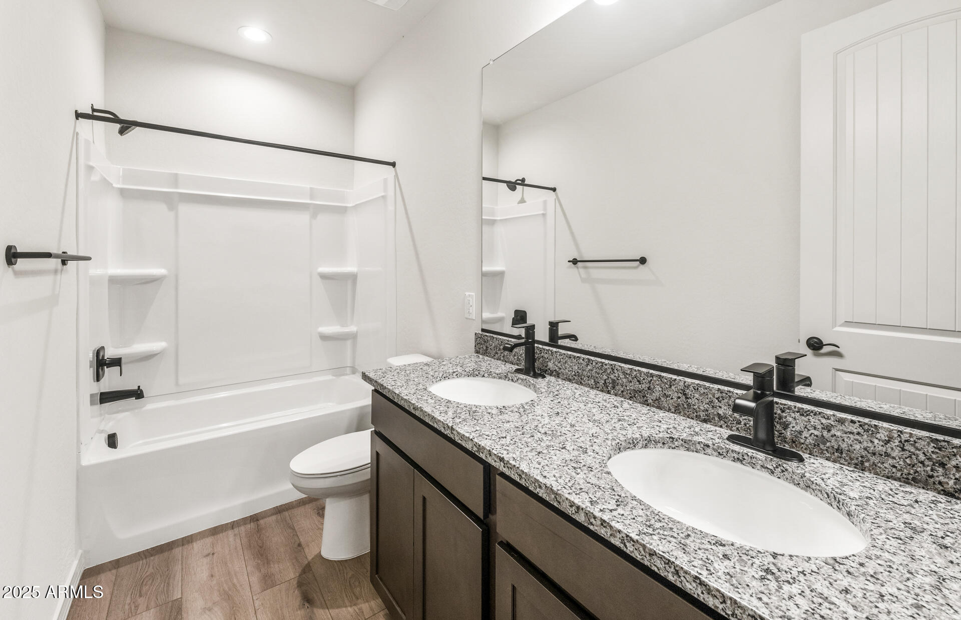 17604 W PASADENA Avenue