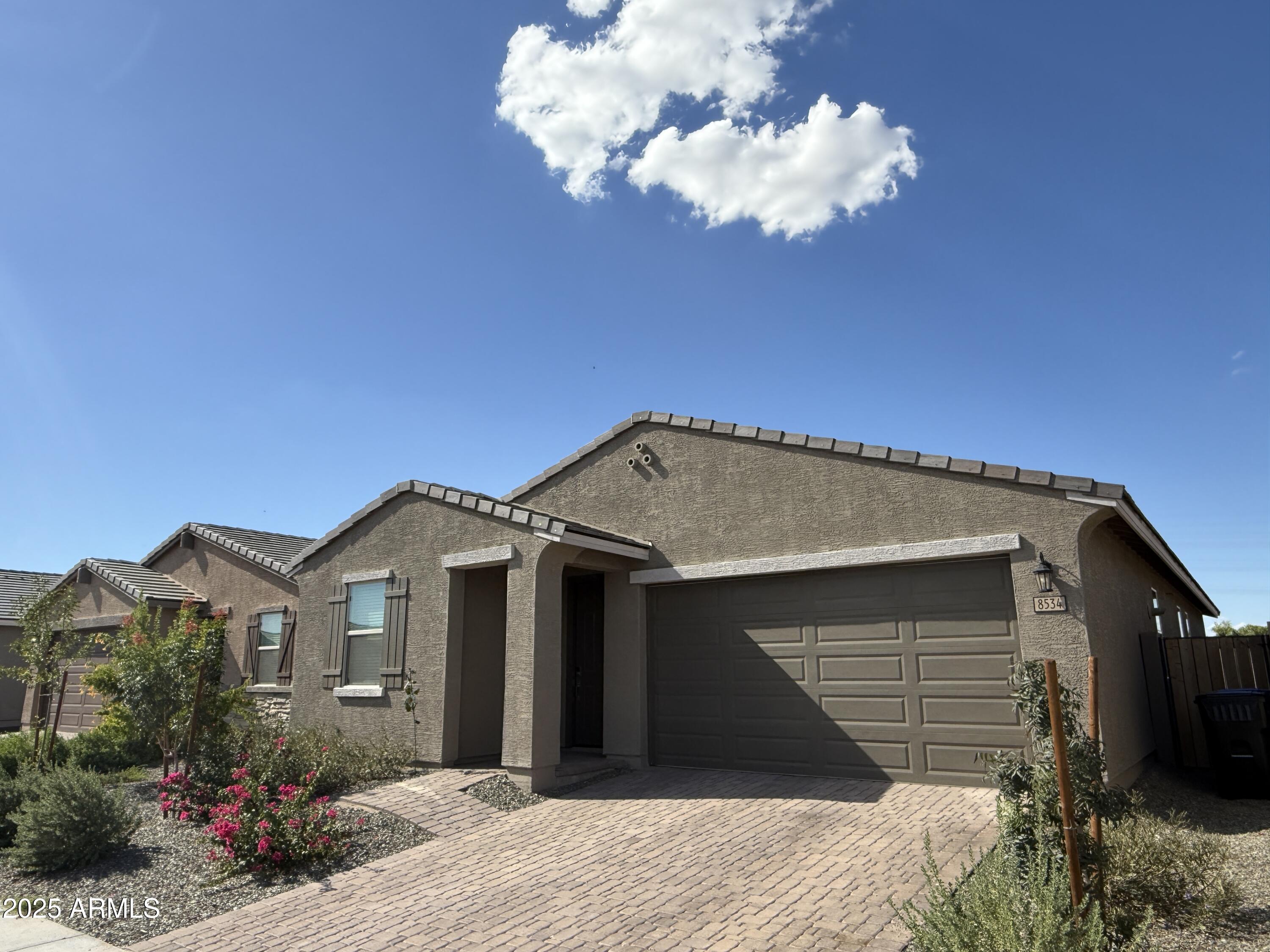 8534 W WARNER Street