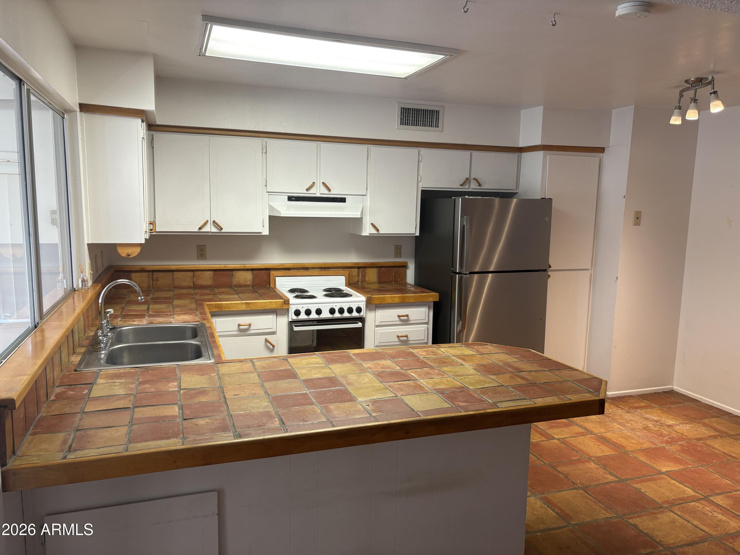2020 E RICE Drive