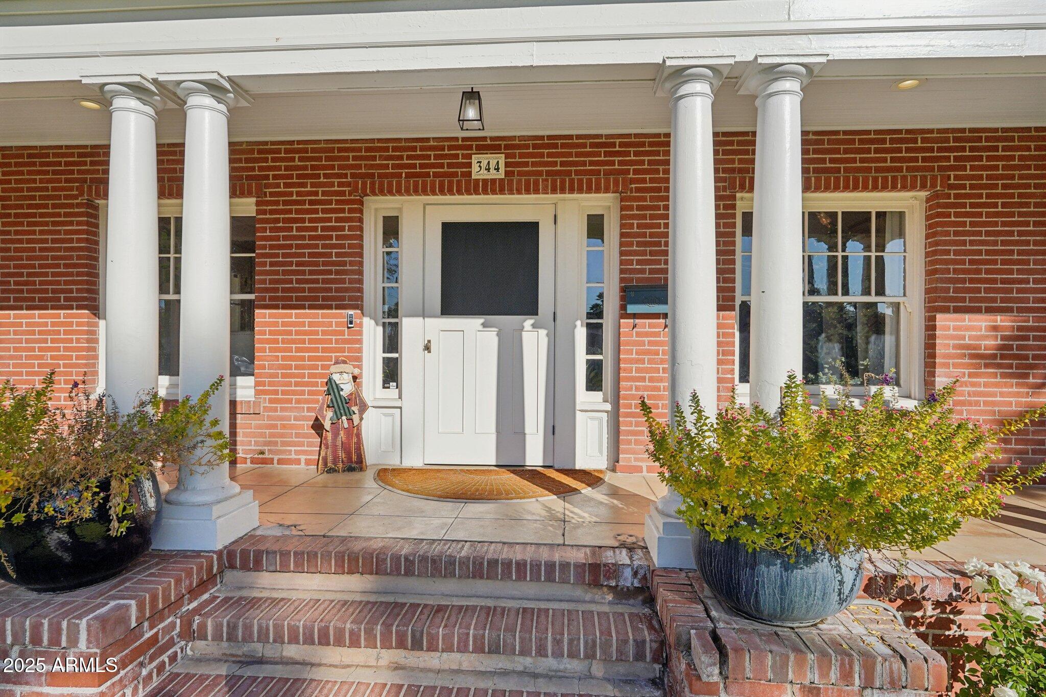 344 W LYNWOOD Street