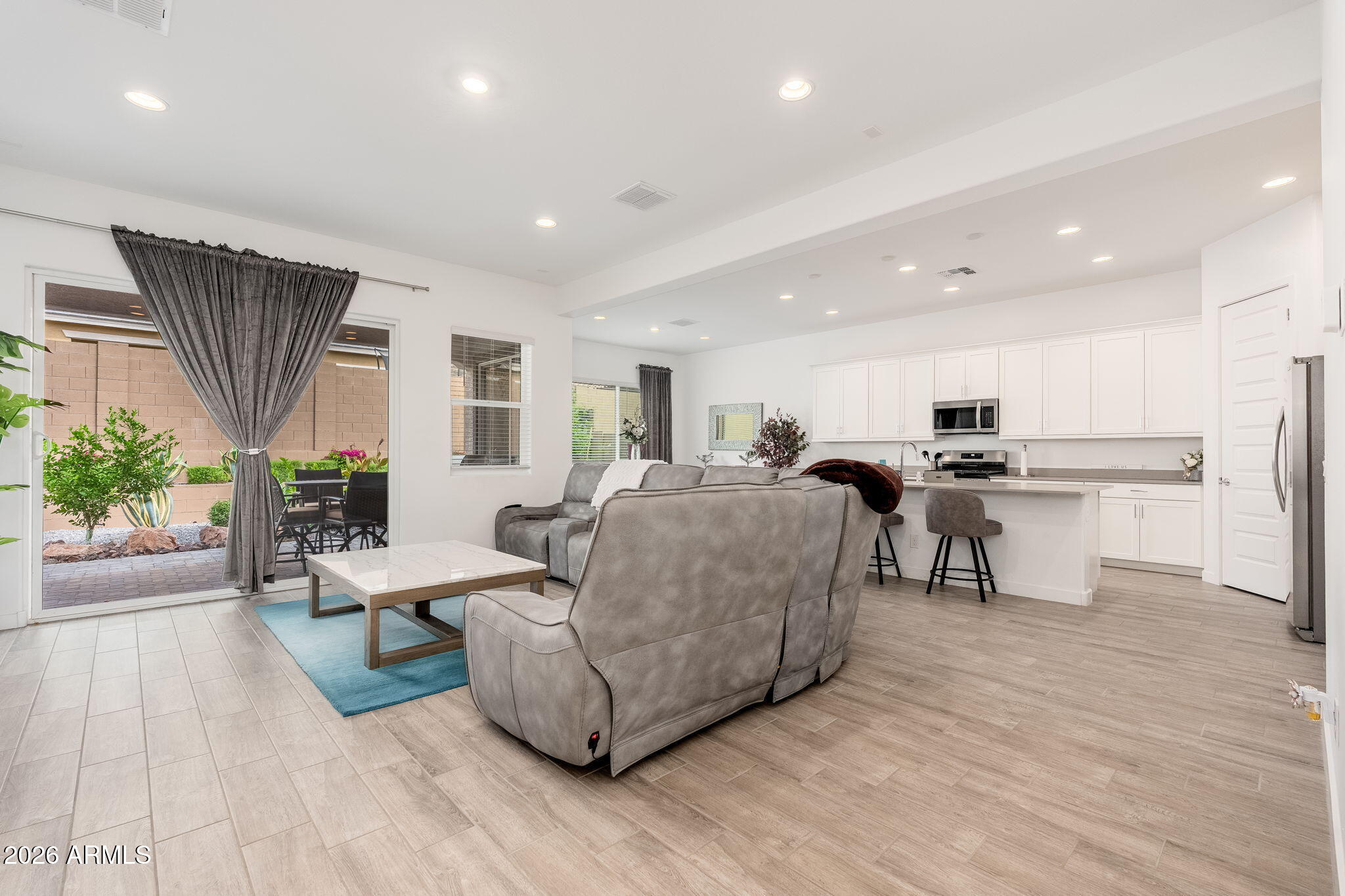 3272 W Peak View Road