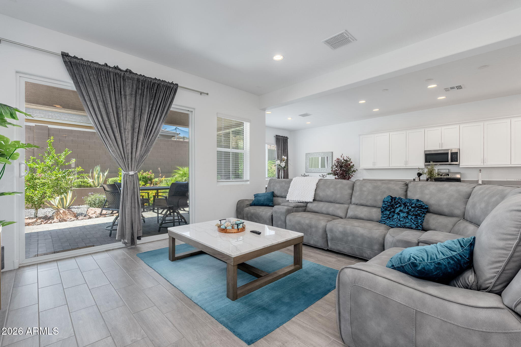 3272 W Peak View Road