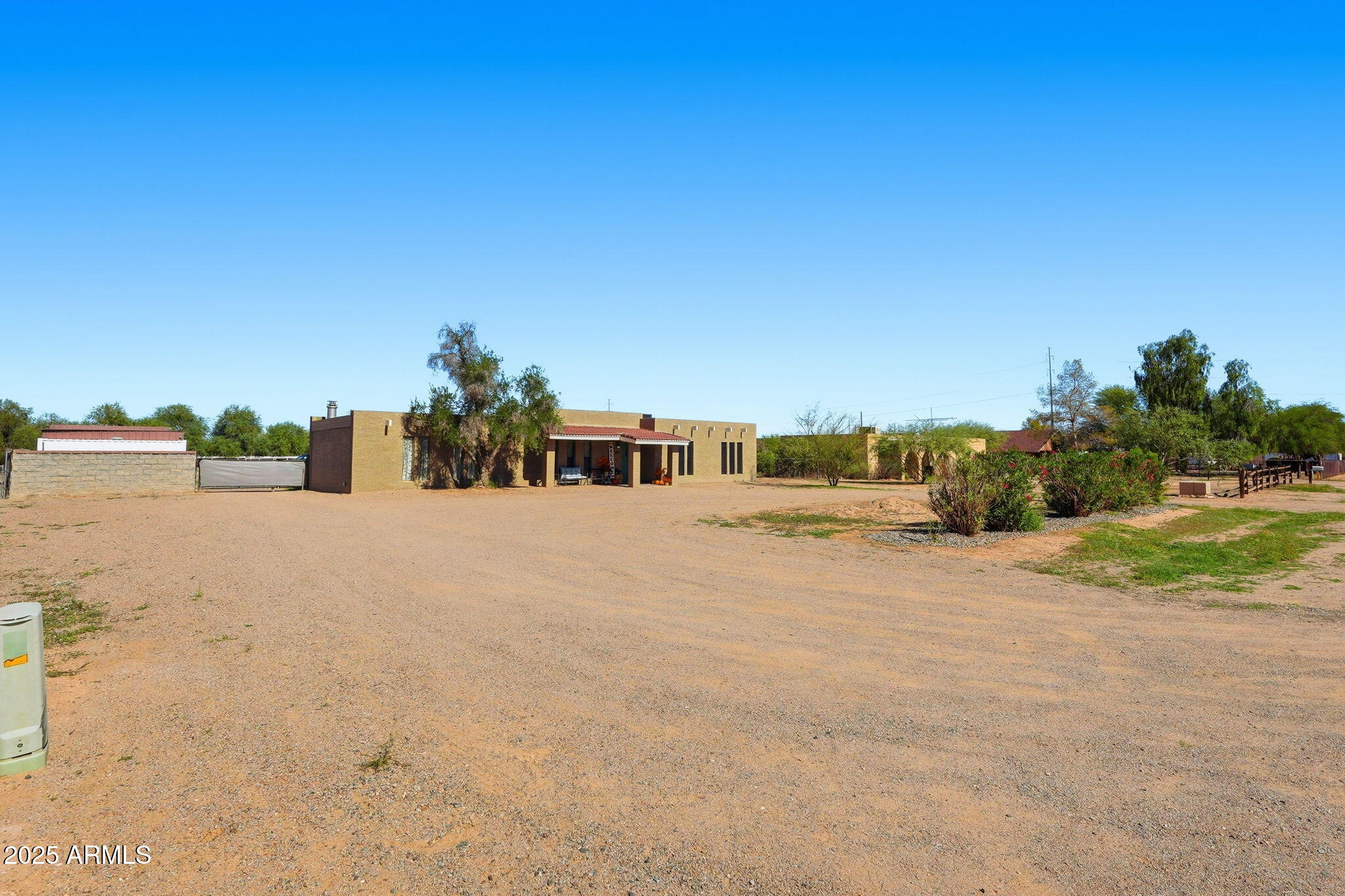 228 W CALLE TUBERIA --