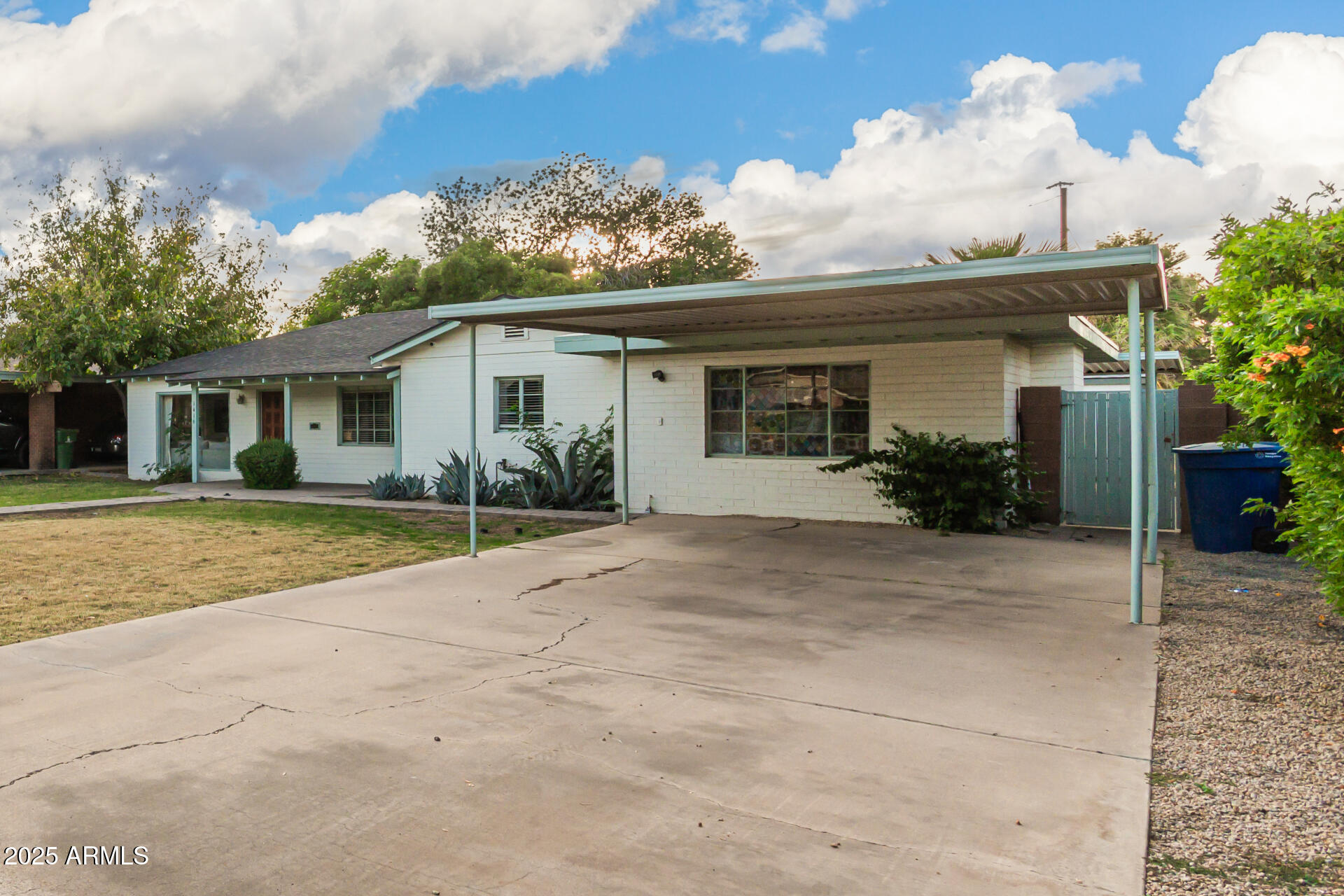 1416 S COLLEGE Avenue