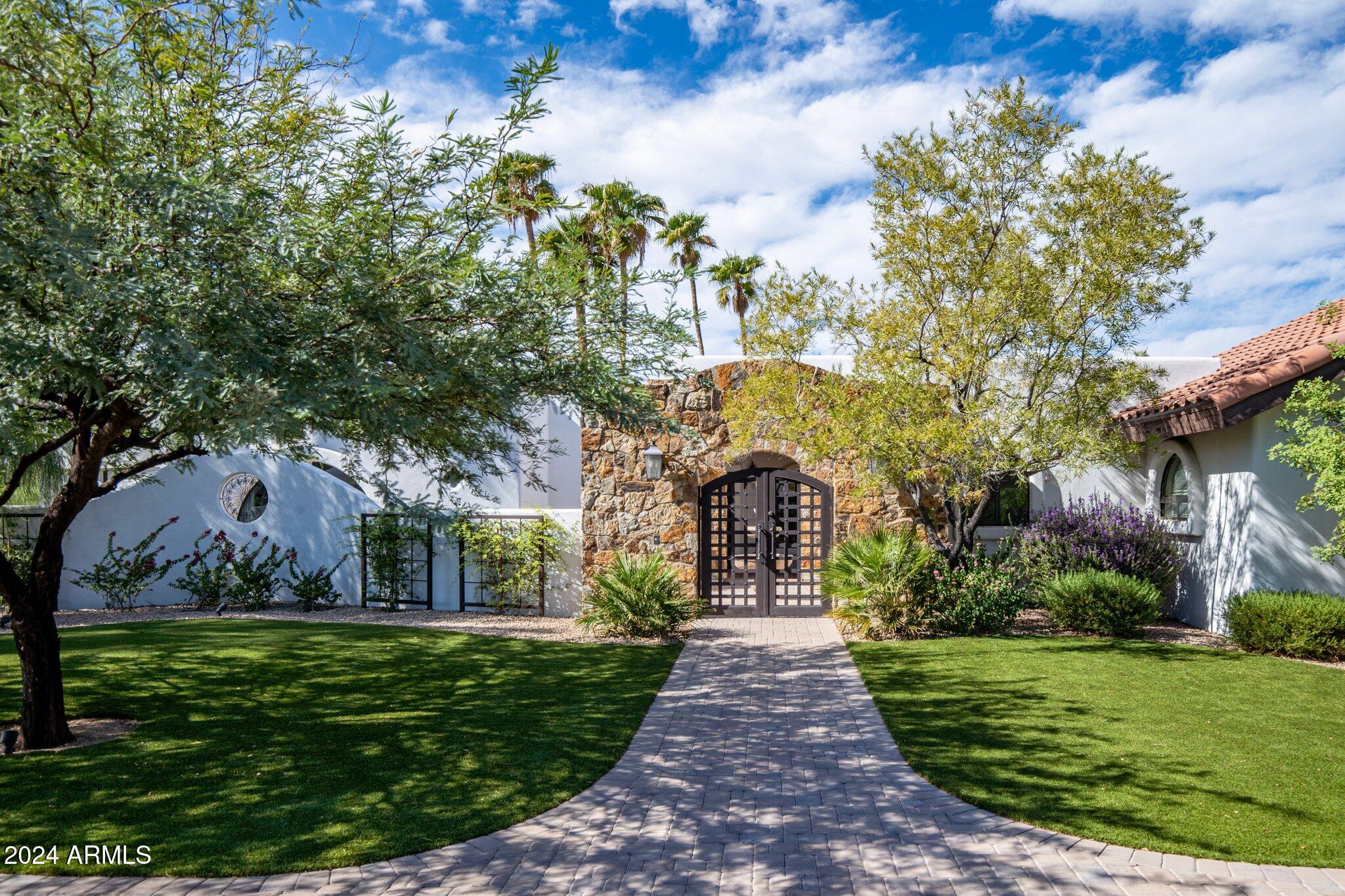 5828 E CACTUS WREN Road