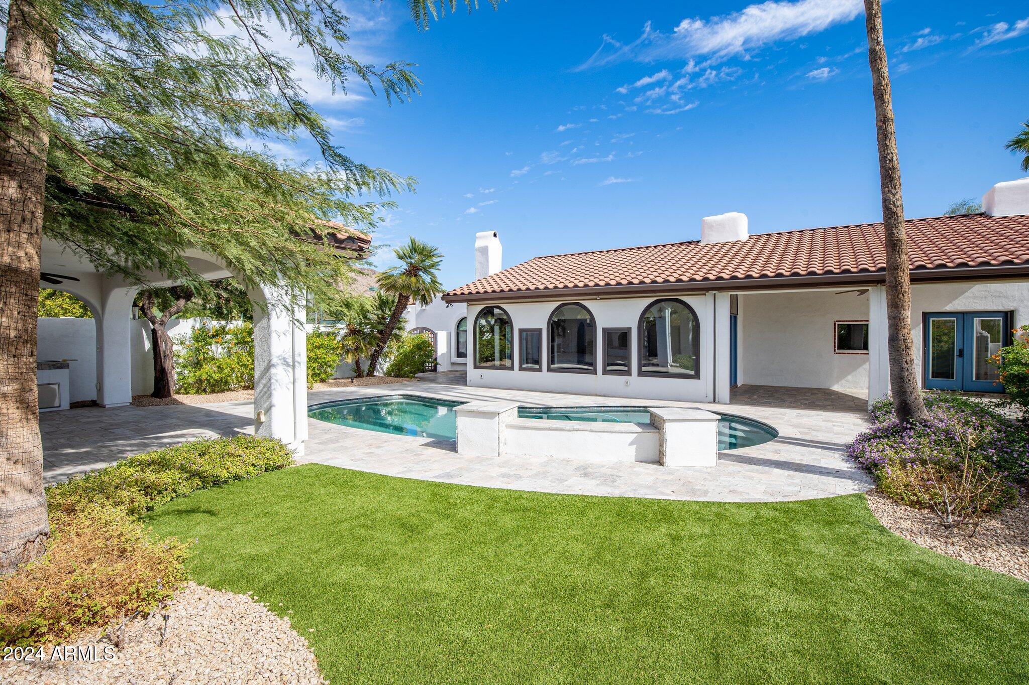 5828 E CACTUS WREN Road