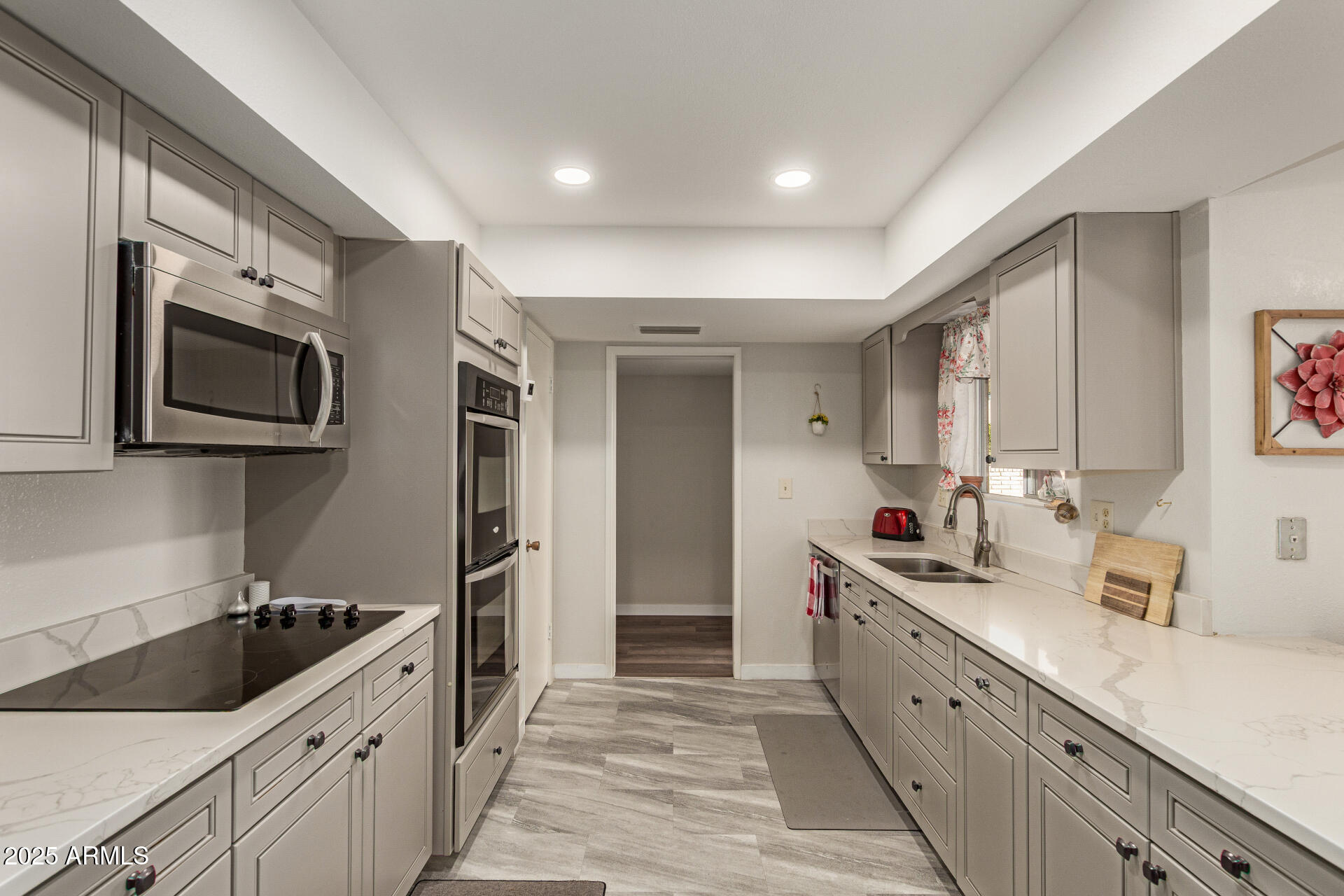 13610 N HAWTHORN Drive