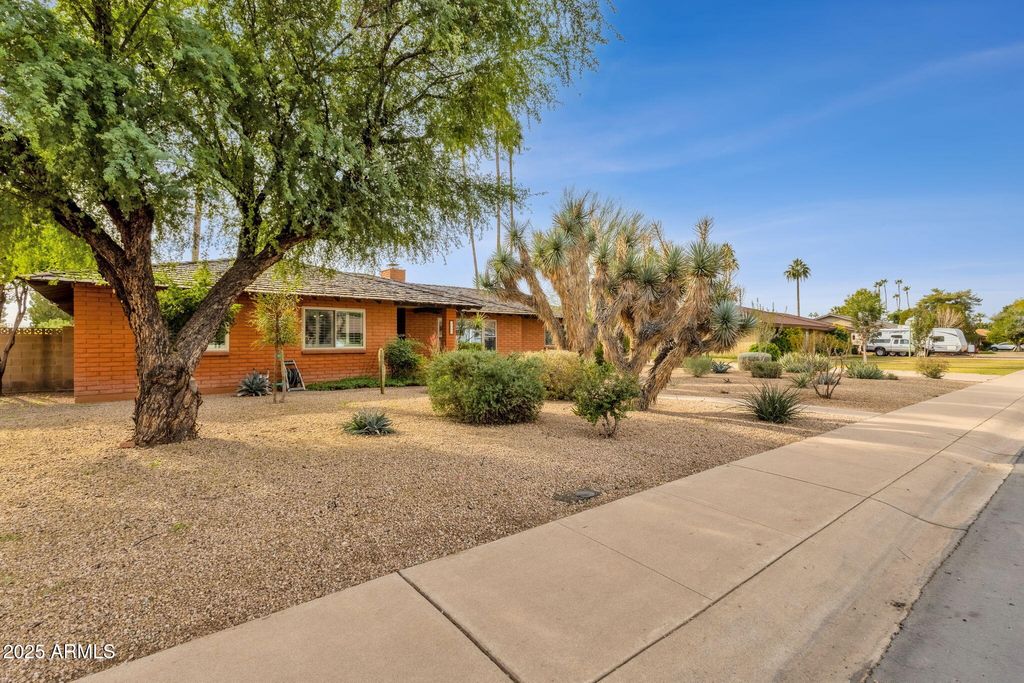 Photo of 2063 E La Jolla Drive, Tempe, AZ 85282 (MLS # 6961016)