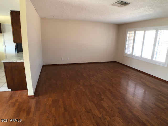 1455 W Mohawk Lane