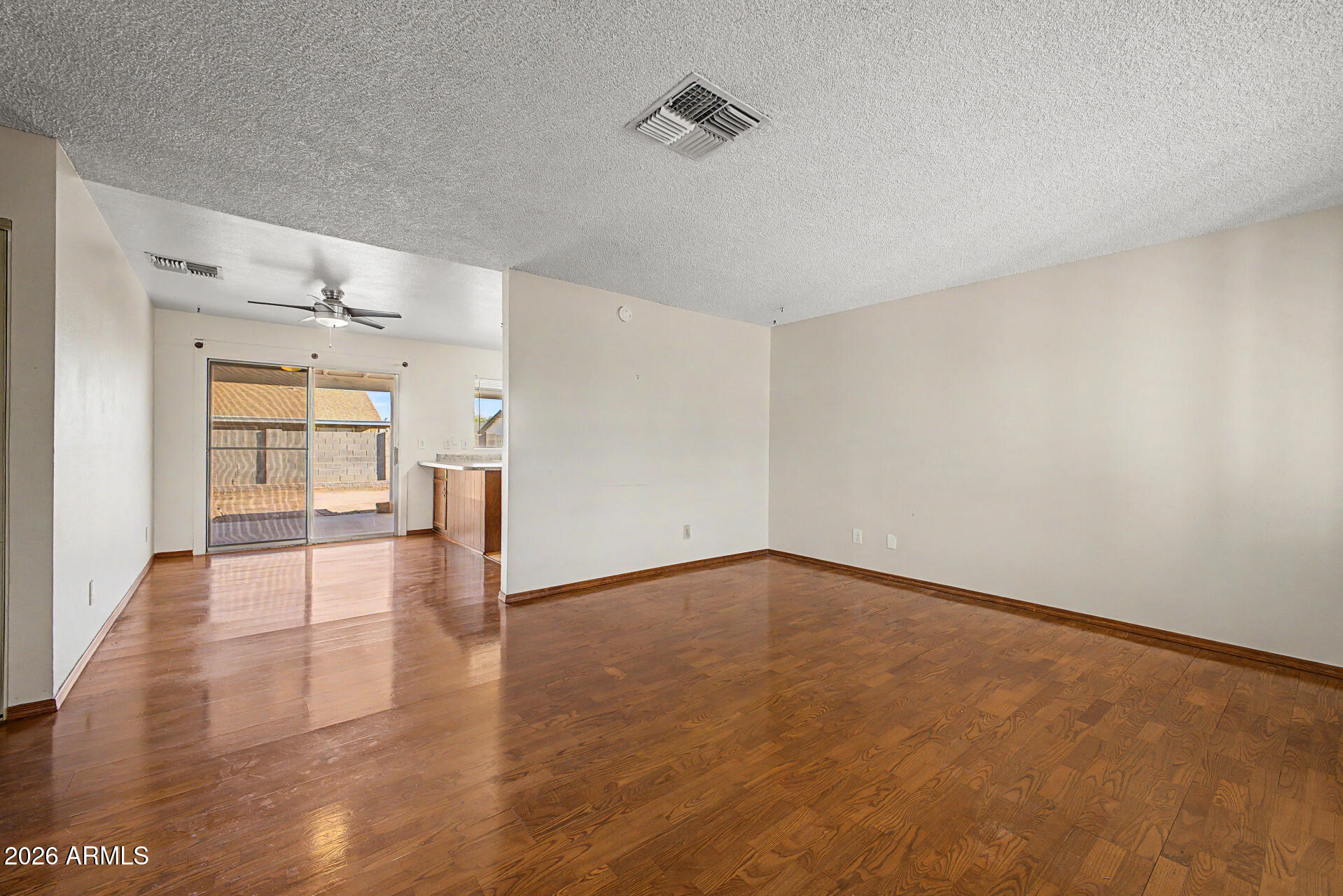 1455 W Mohawk Lane