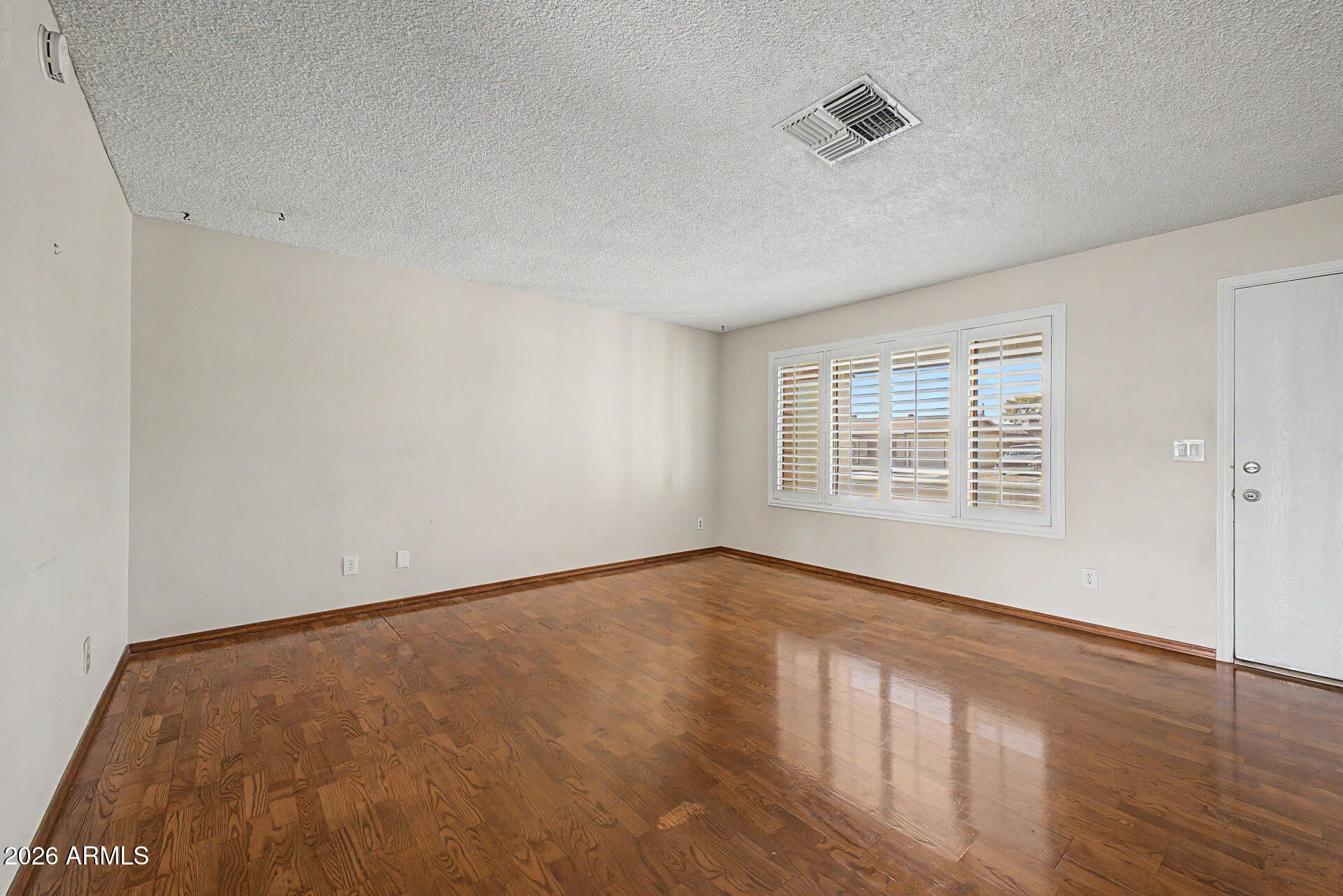 1455 W Mohawk Lane