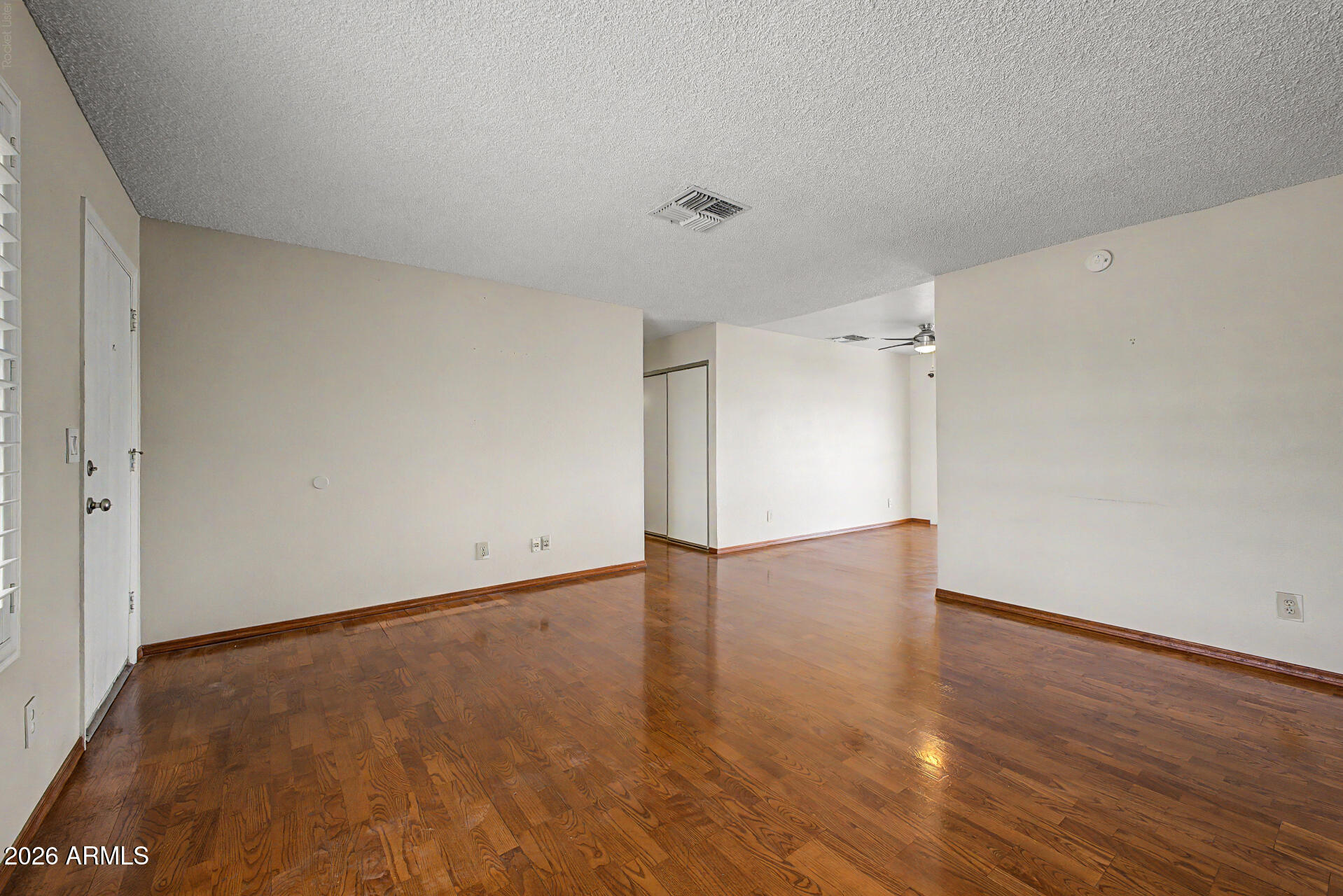 1455 W Mohawk Lane