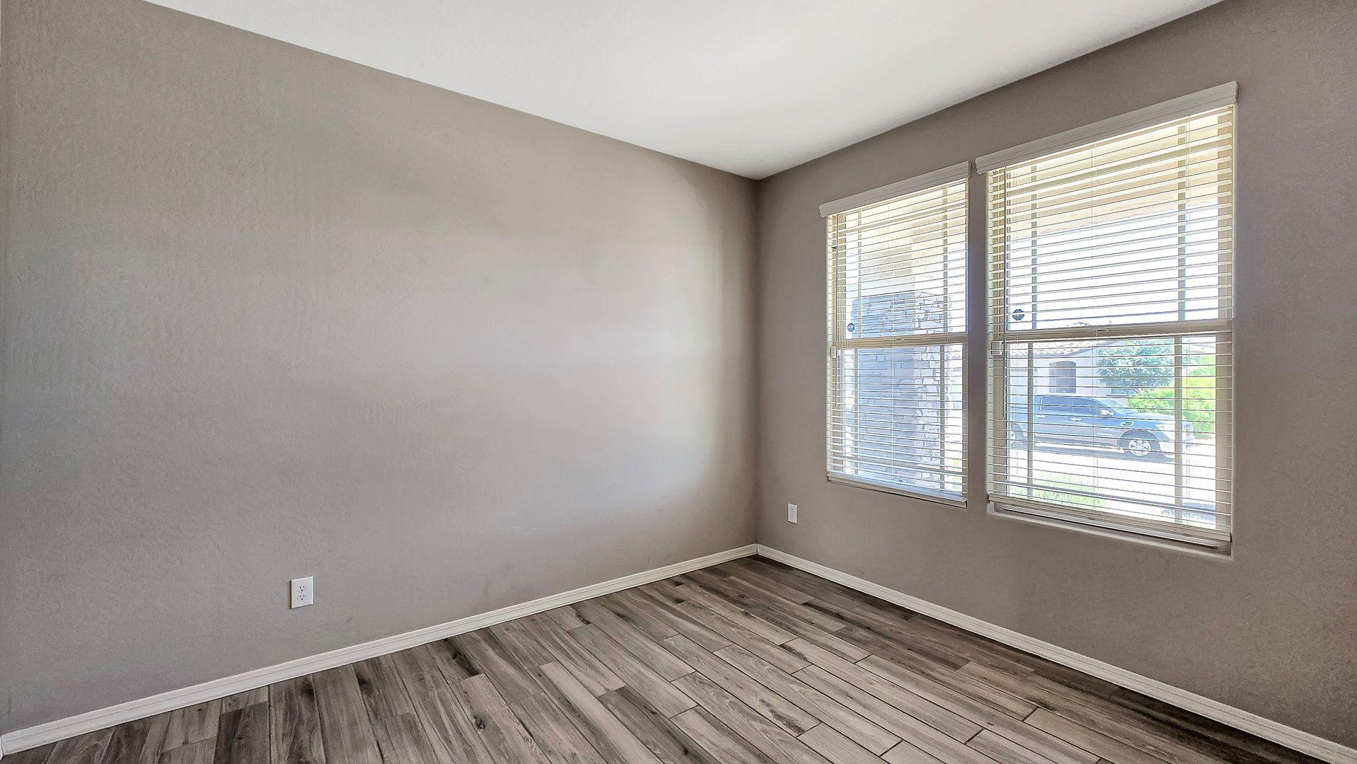 17156 W Lincoln Street