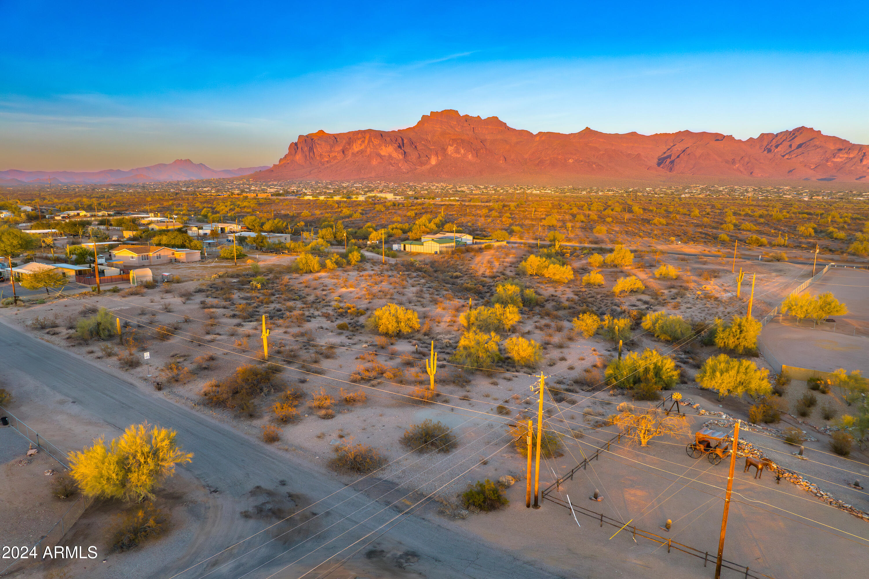 1966 S GOLDFIELD Road -