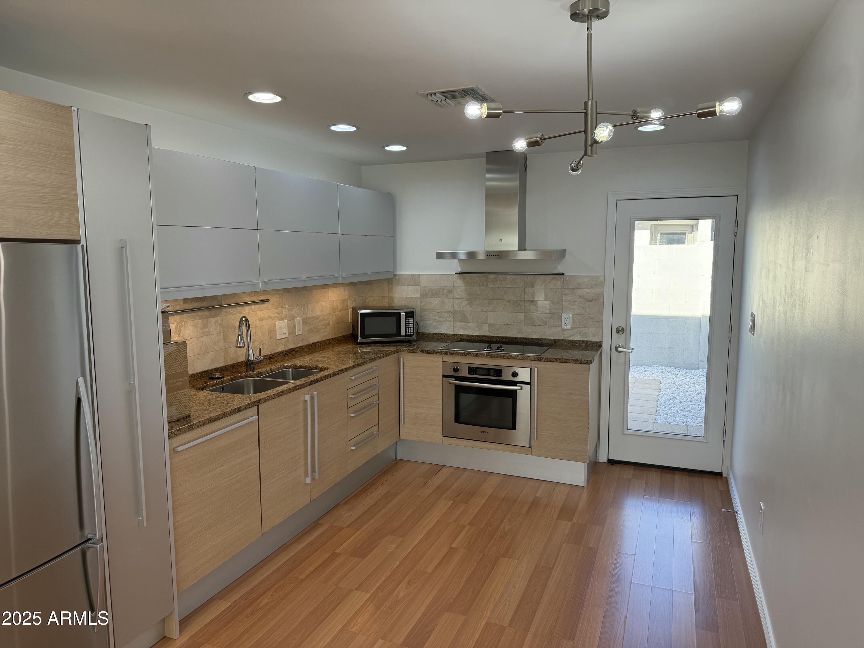 1850 E MARYLAND Avenue 63