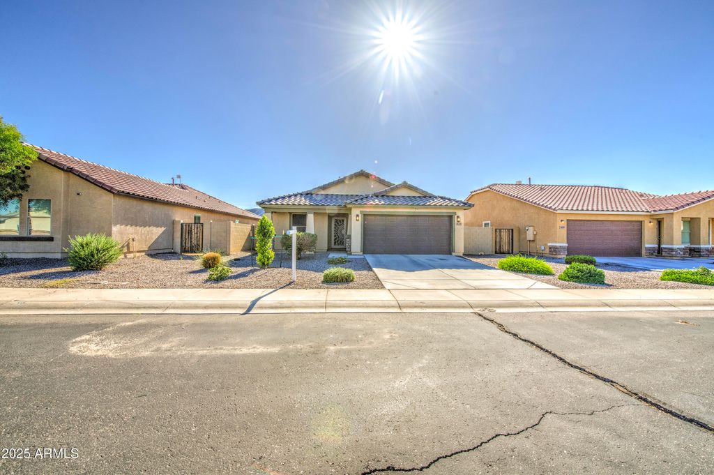 Photo of 823 S Silvercreek Court, Casa Grande, AZ 85122 (MLS # 6946415)