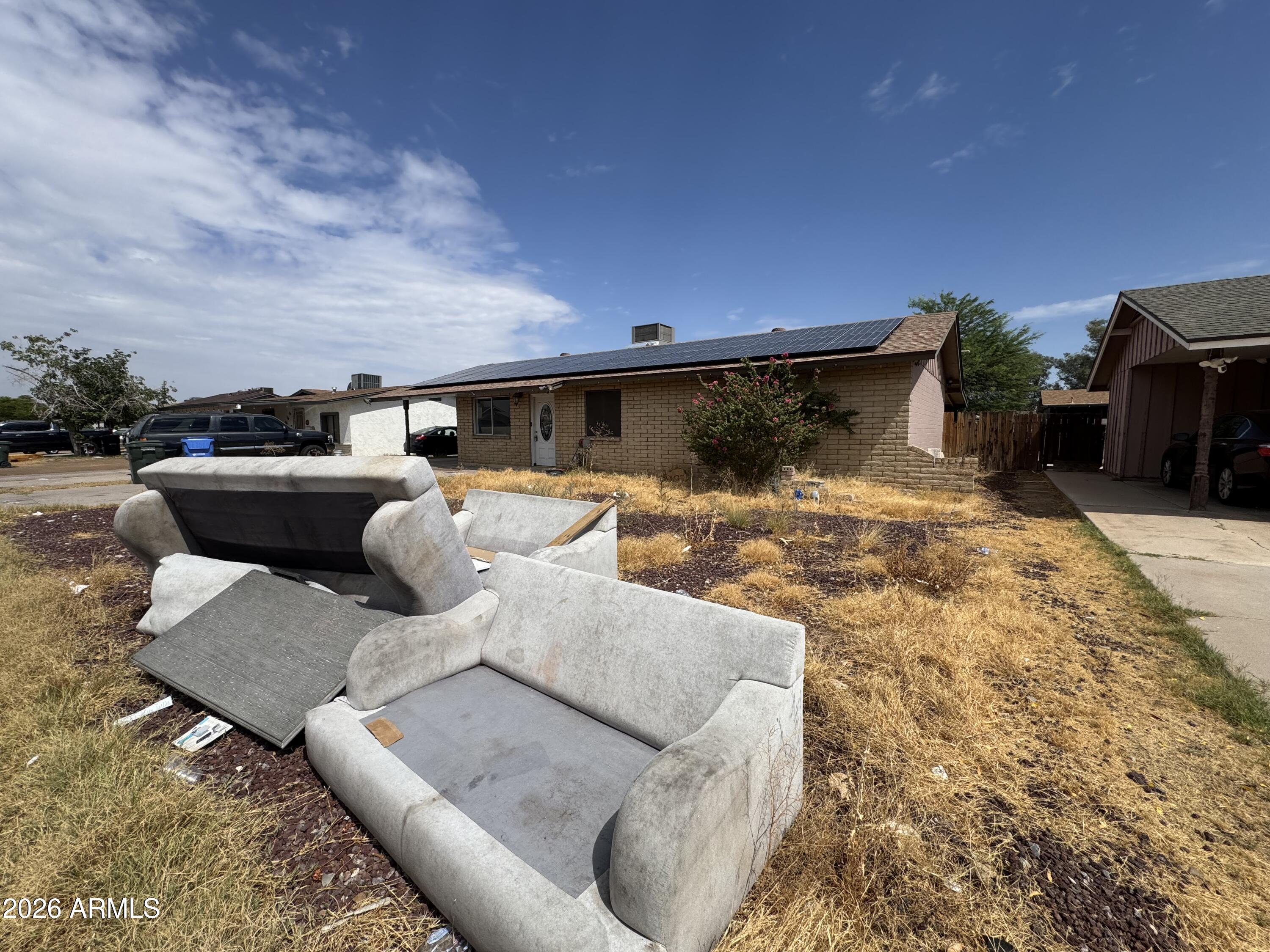8428 W GLENROSA Avenue