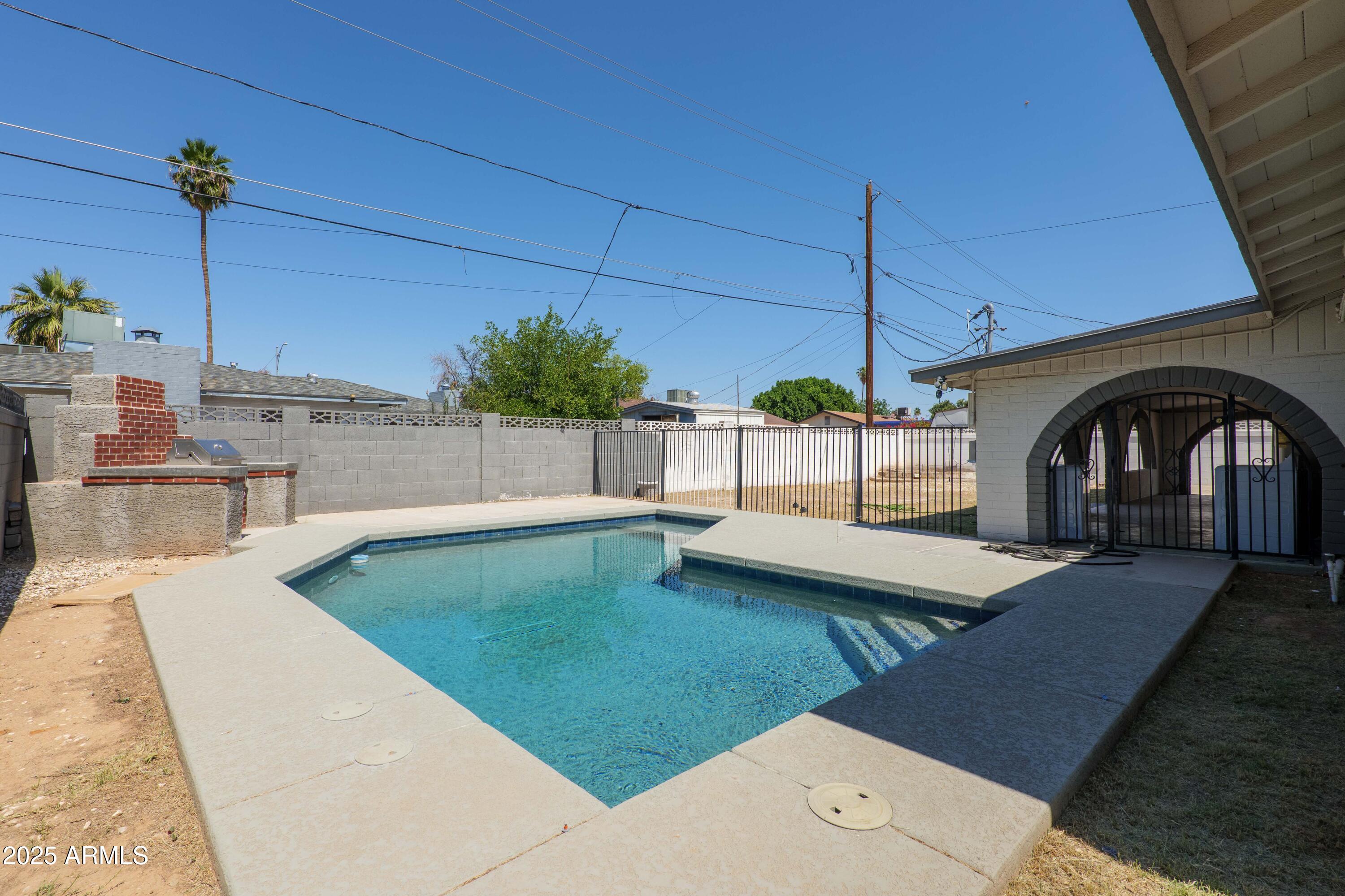 5802 N 61ST Drive