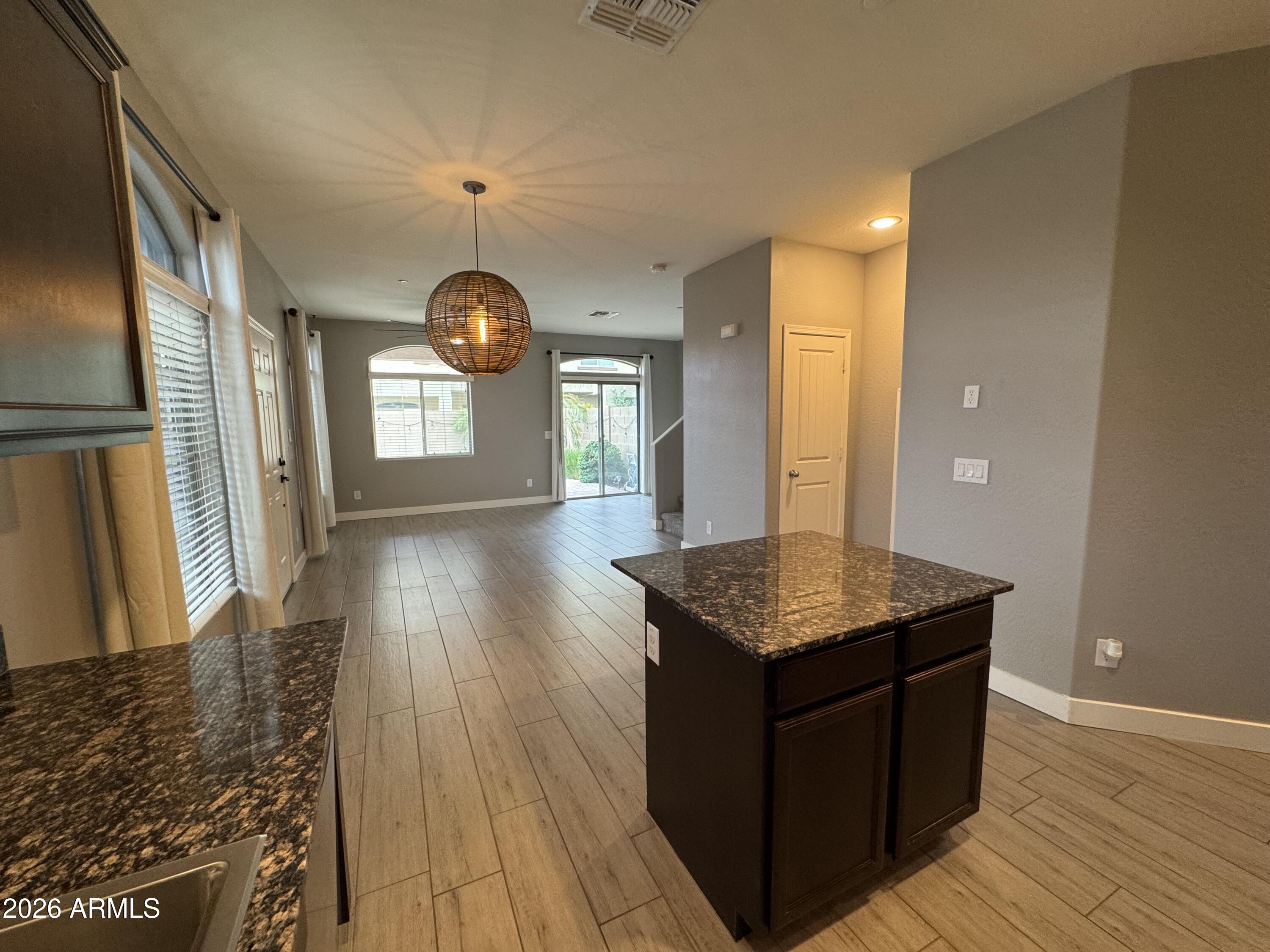 2725 E MINE CREEK Road 1176