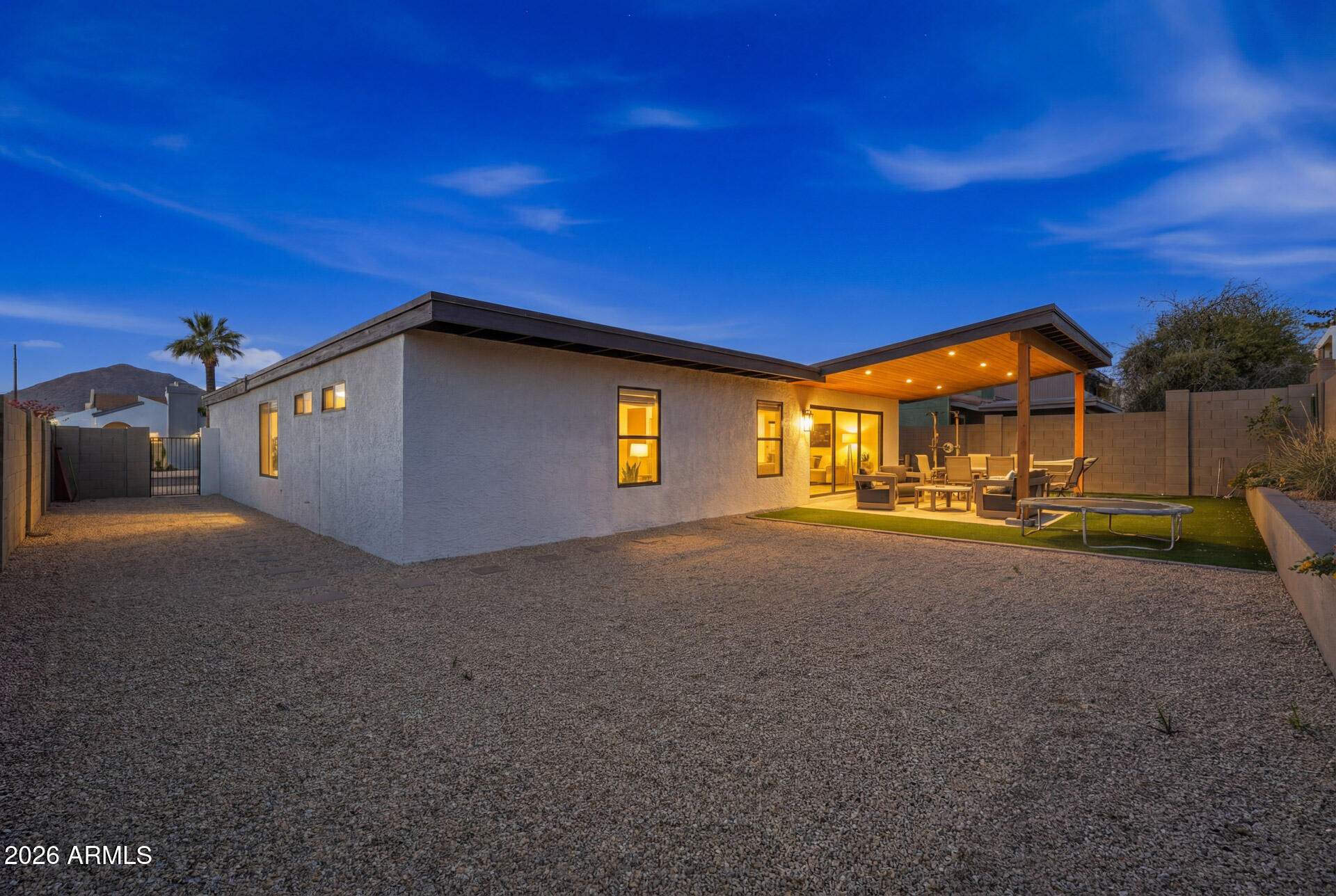 5449 E CAMBRIDGE Avenue