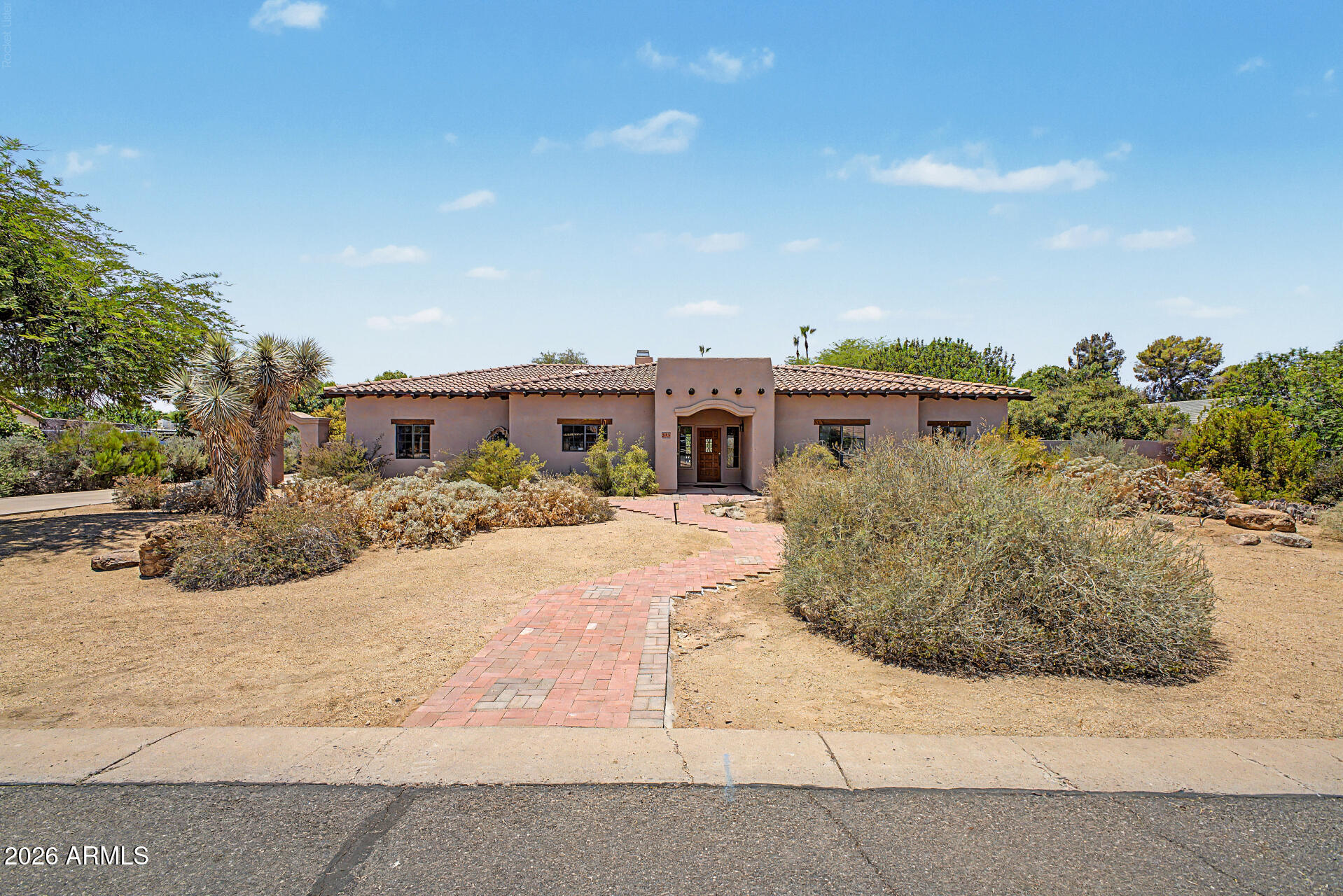 545 E MESQUITE Avenue