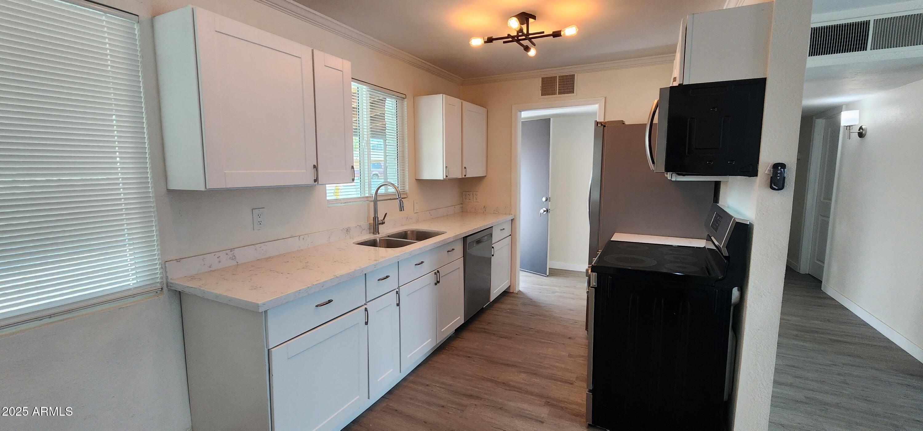 3421 W MONTECITO Avenue