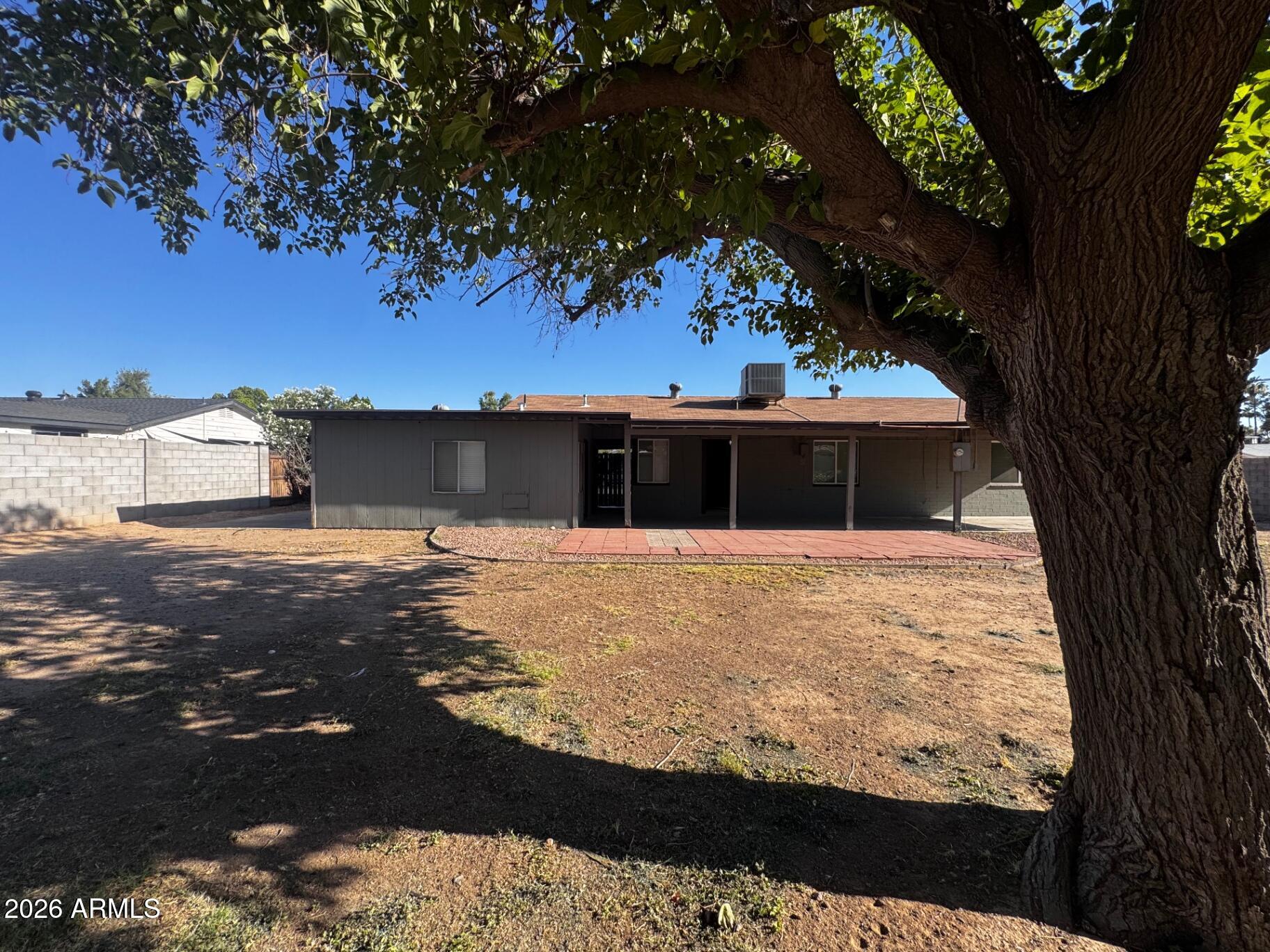1826 W LAS PALMARITAS Drive