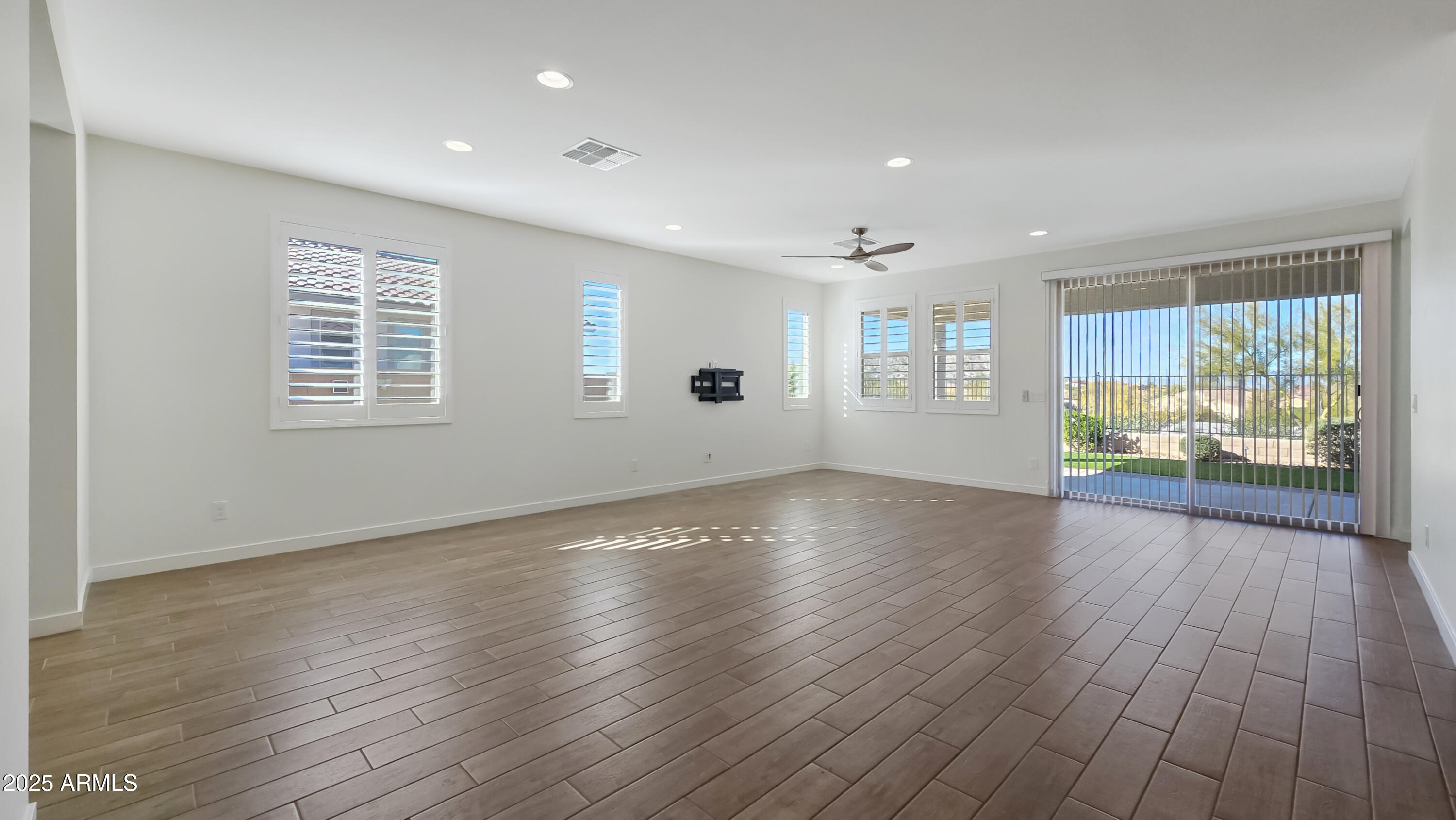 17864 W THISTLE LANDING Drive