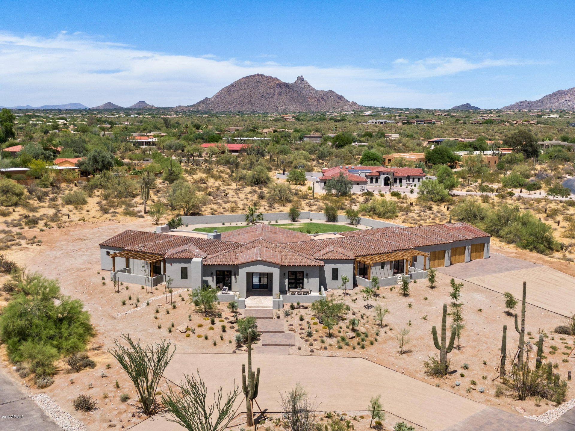 PINNACLE PARADISE - Residential