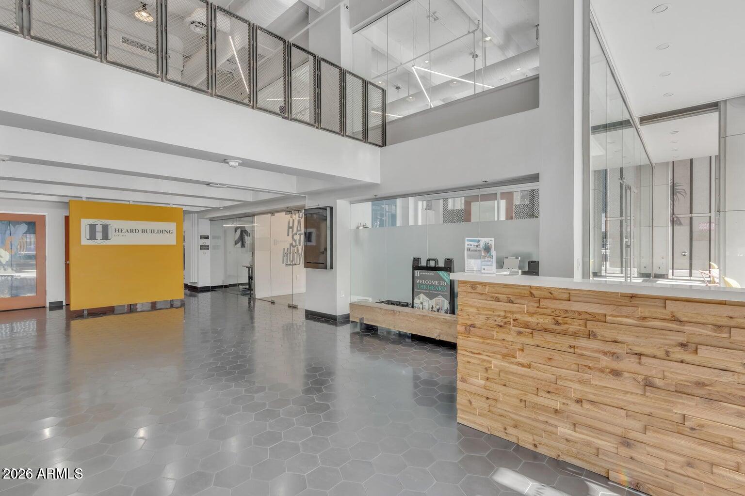 112 N Central Avenue M08