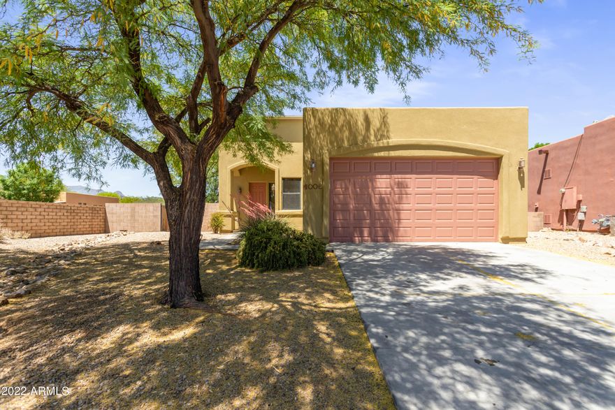 Great home sitting on a corner lot in the highly desired Legends of Valiente subdivision. Split floorplan has 3 bedrooms and 2 bathrooms. Open concept to the living room, dining area and kitchen. Kitchen has granite countertops, large island with bar top and pantry. Backyard is one of the bigger lots for the subdivision. Don't delay on seeing this great house today.