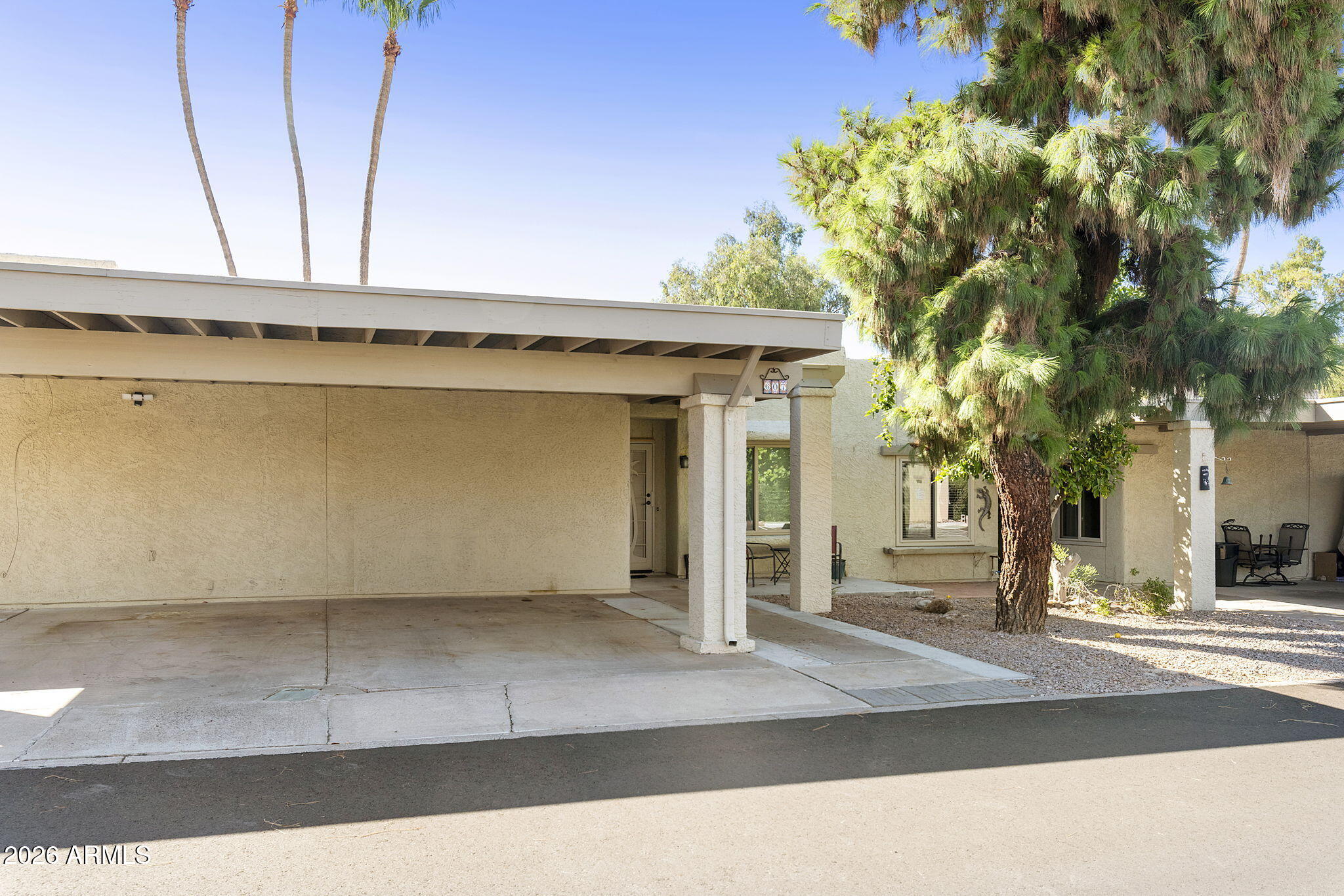 607 S DESERT FLOWER Drive