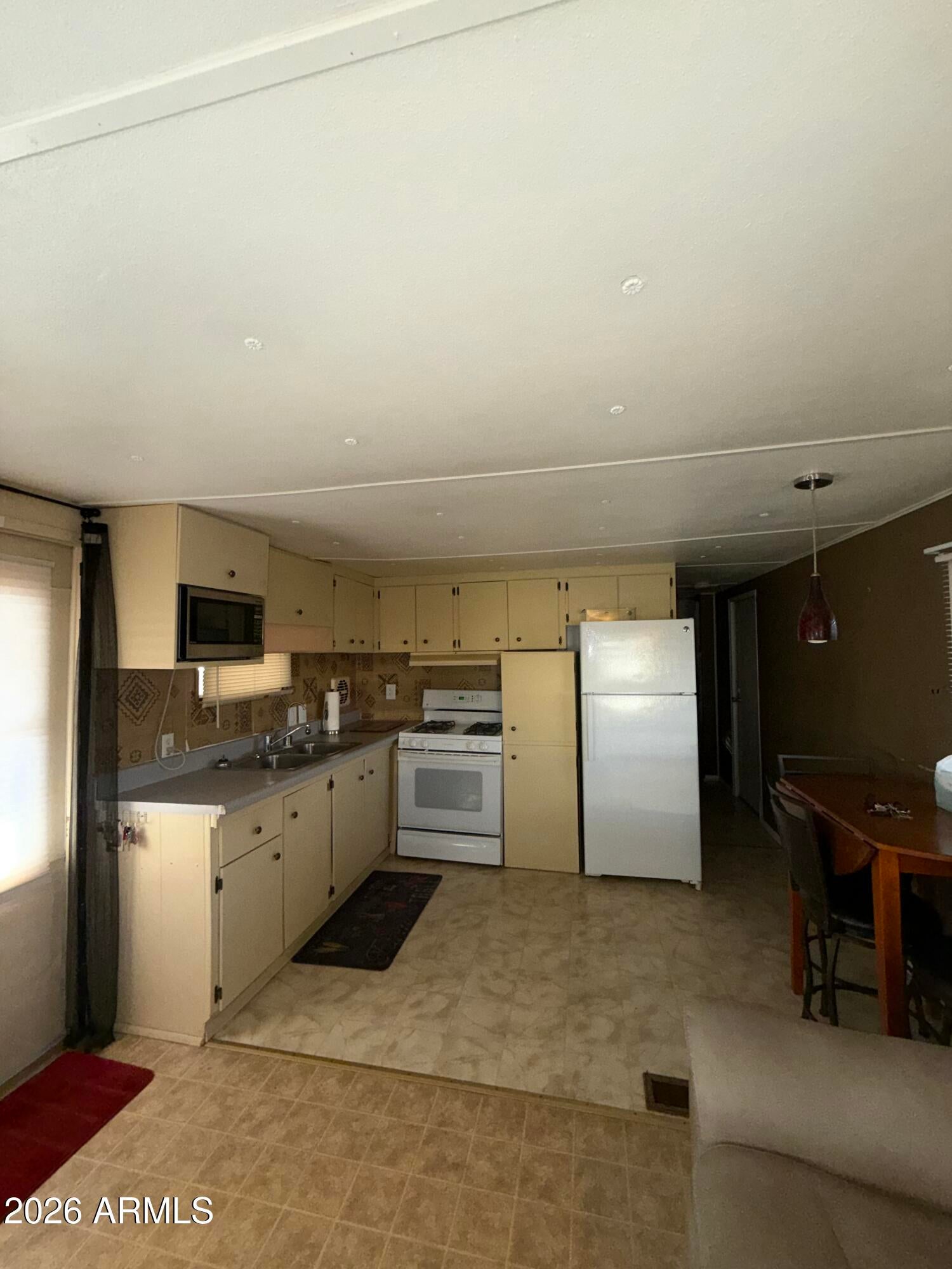 1050 E BROADWAY Avenue 28