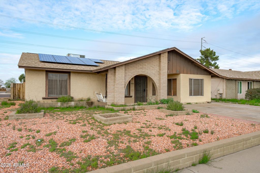 Photo of 9618 N 66th Drive, Glendale, AZ 85302 (MLS # 6963110)