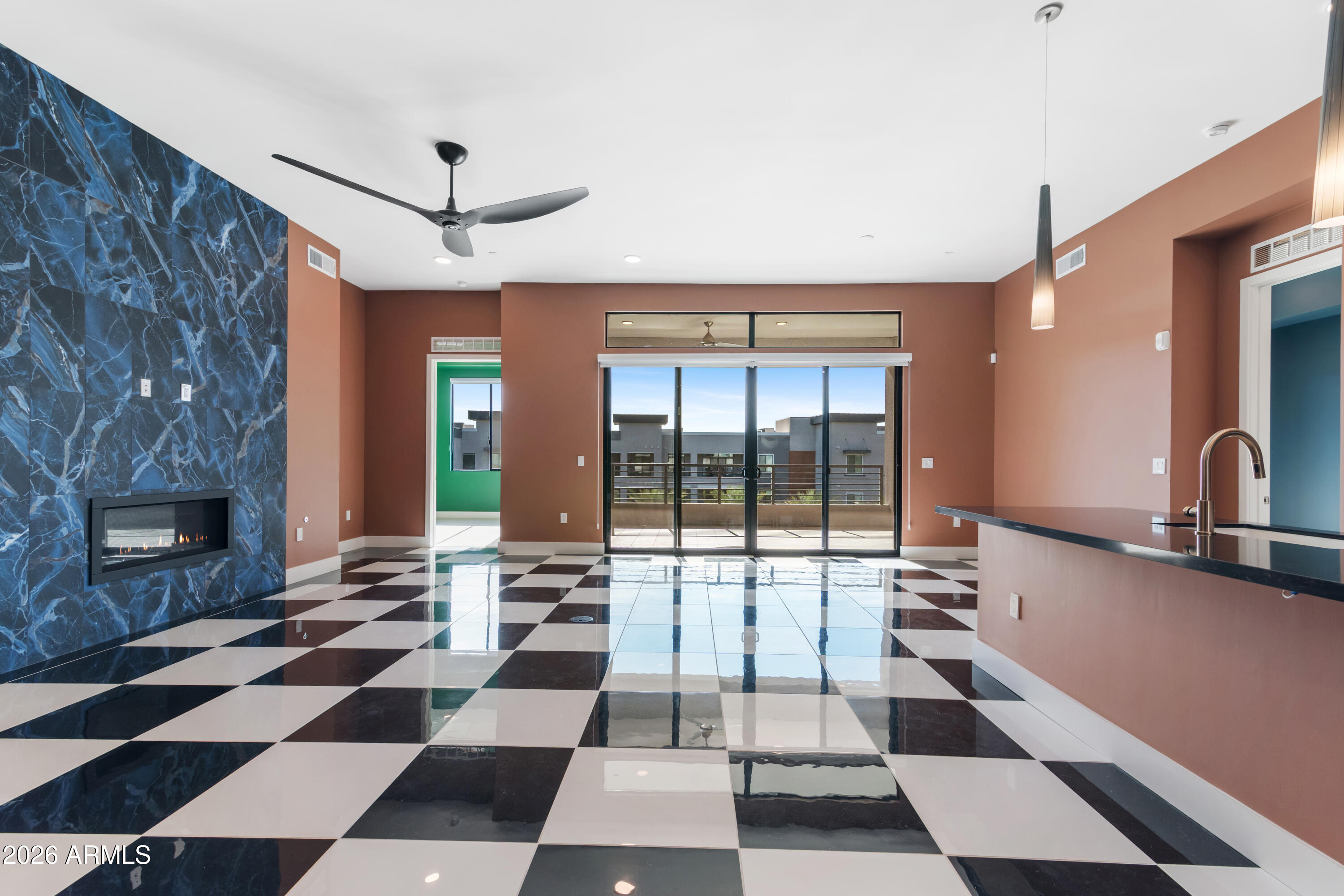 5250 E Deer Valley Dr -- 438