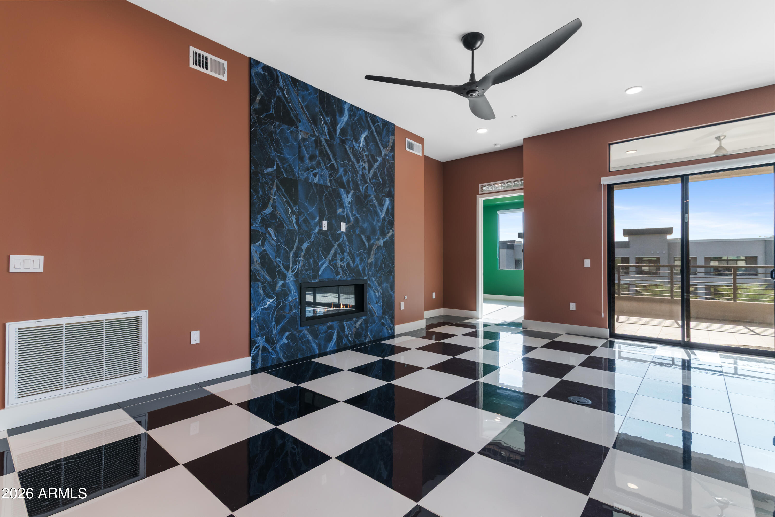 5250 E Deer Valley Dr -- 438