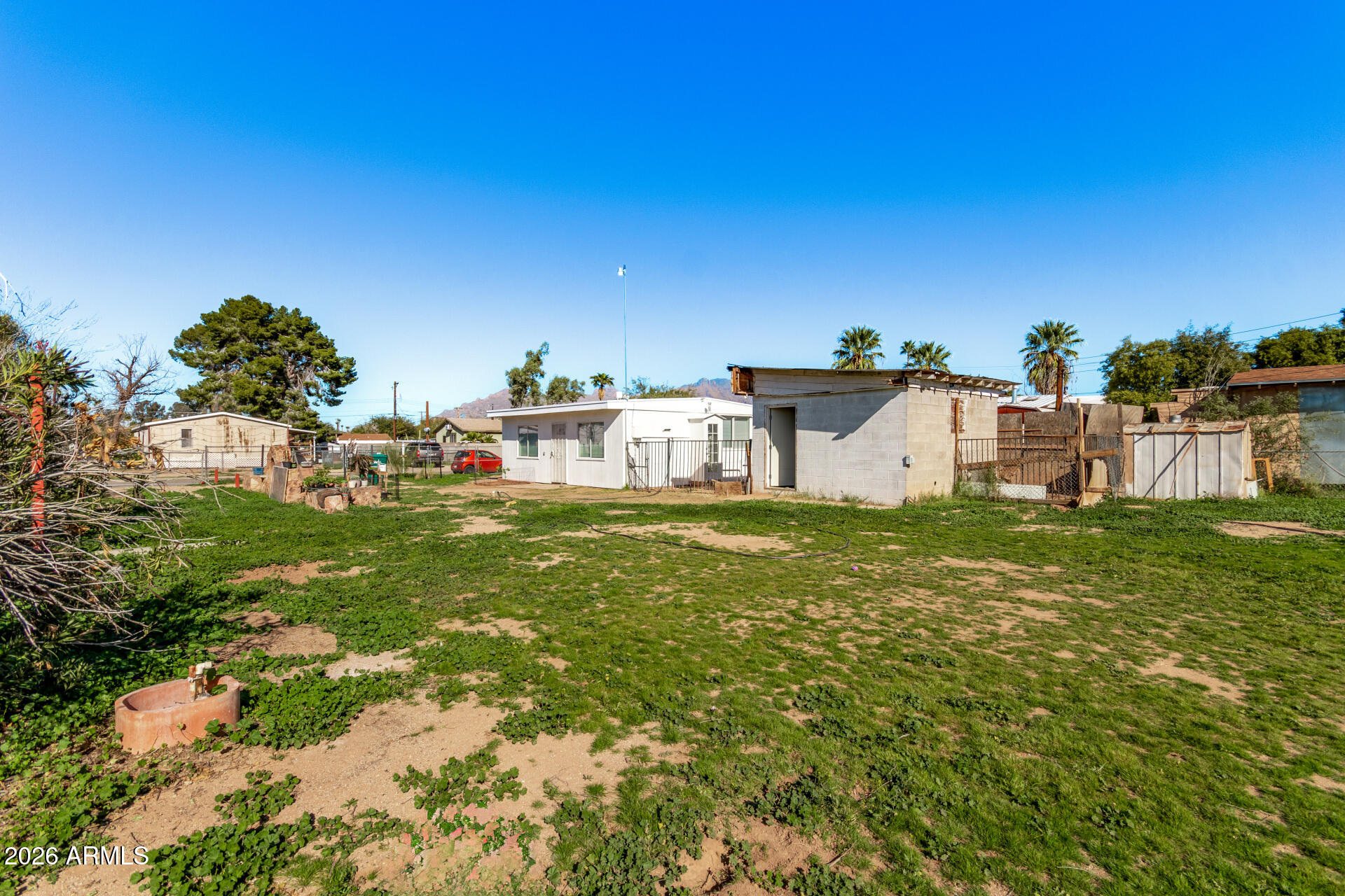 1217 W HADLEY Street