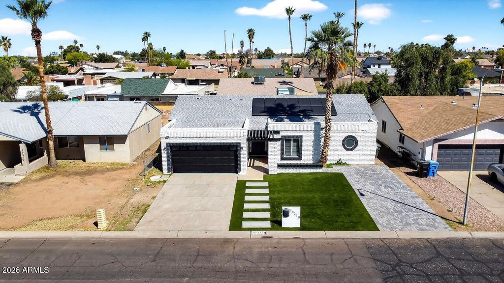 Photo of 10318 W Calle Del Oro, Phoenix, AZ 85037 (MLS # 7000503)