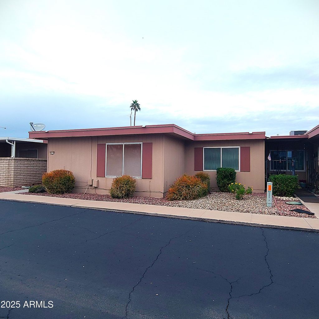 Photo of 13232 N 98th Avenue #E, Sun City, AZ 85351 (MLS # 6950757)