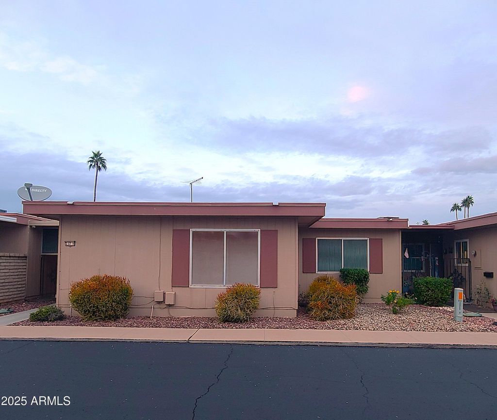 Photo of 13232 N 98th Avenue #E, Sun City, AZ 85351 (MLS # 6950757)