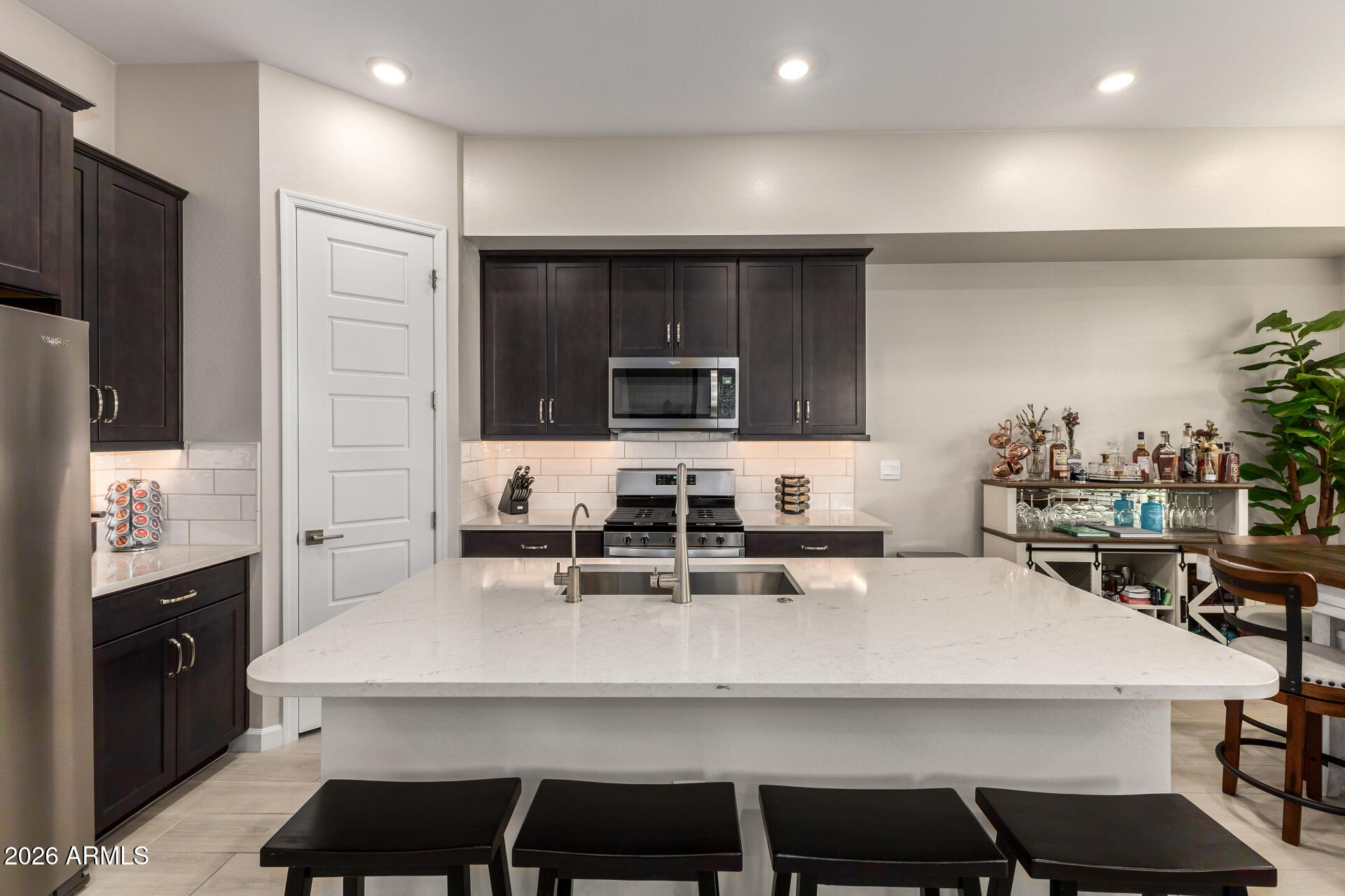 5022 E HARTFORD Avenue