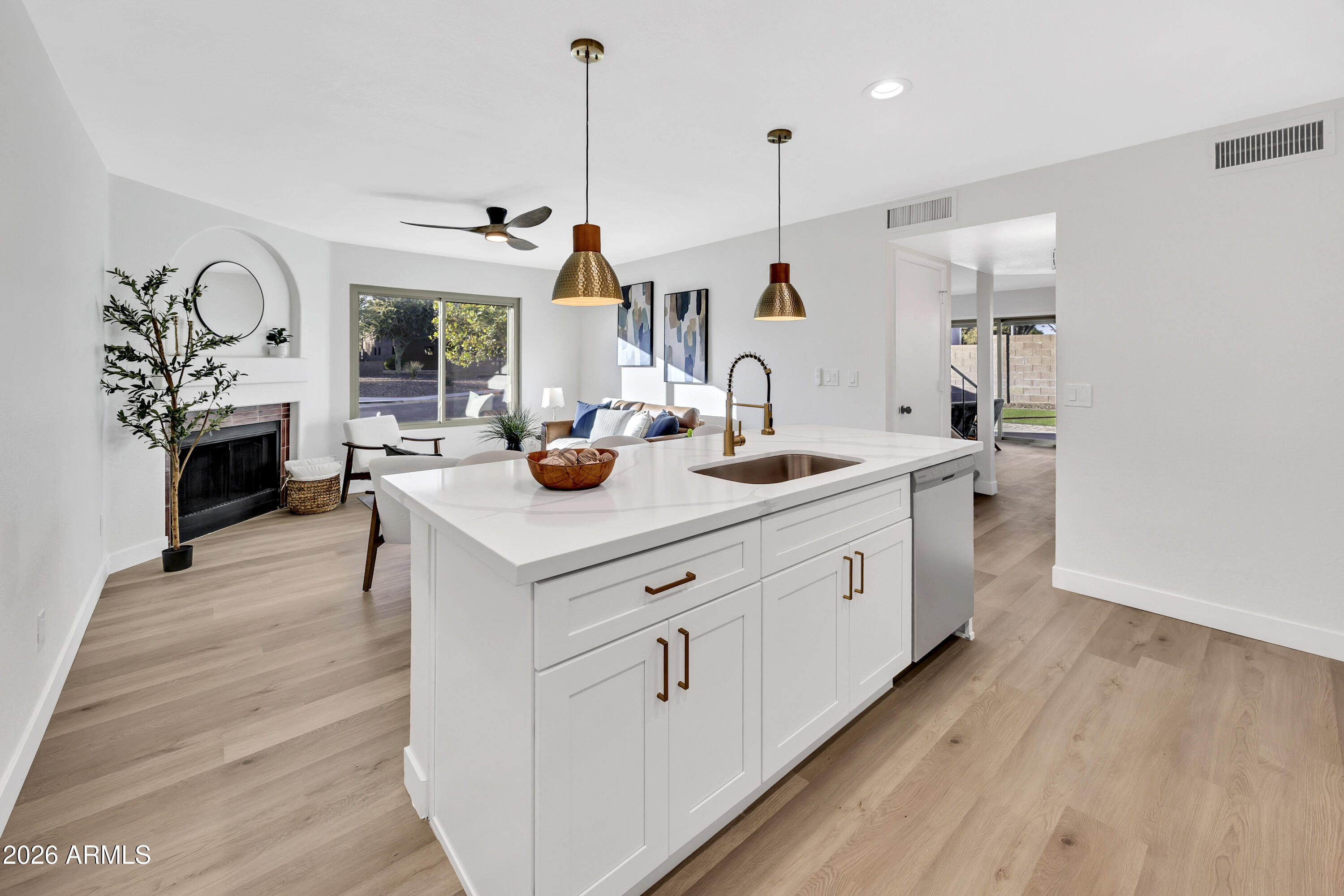 8876 W BLUEFIELD Avenue