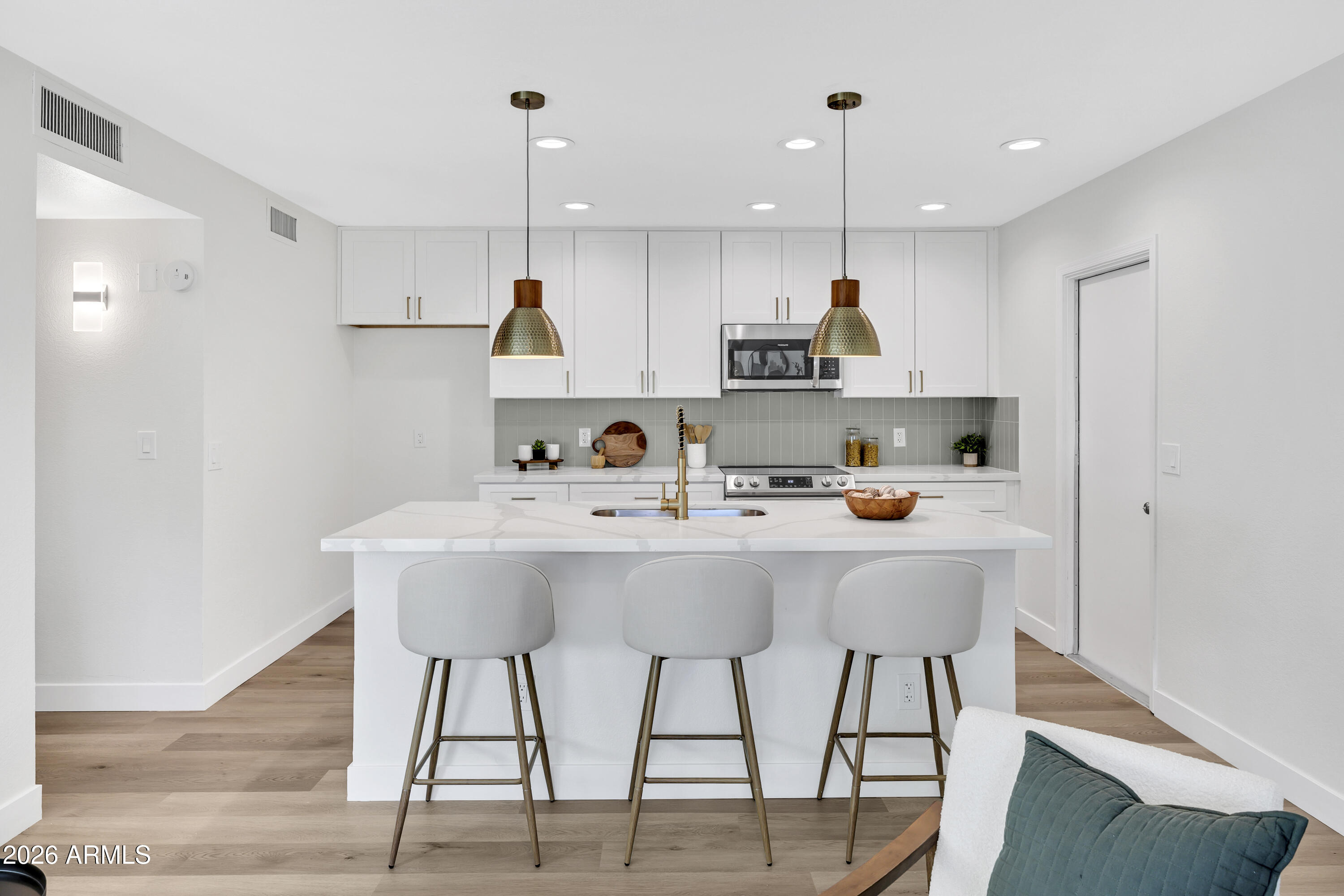 8876 W BLUEFIELD Avenue