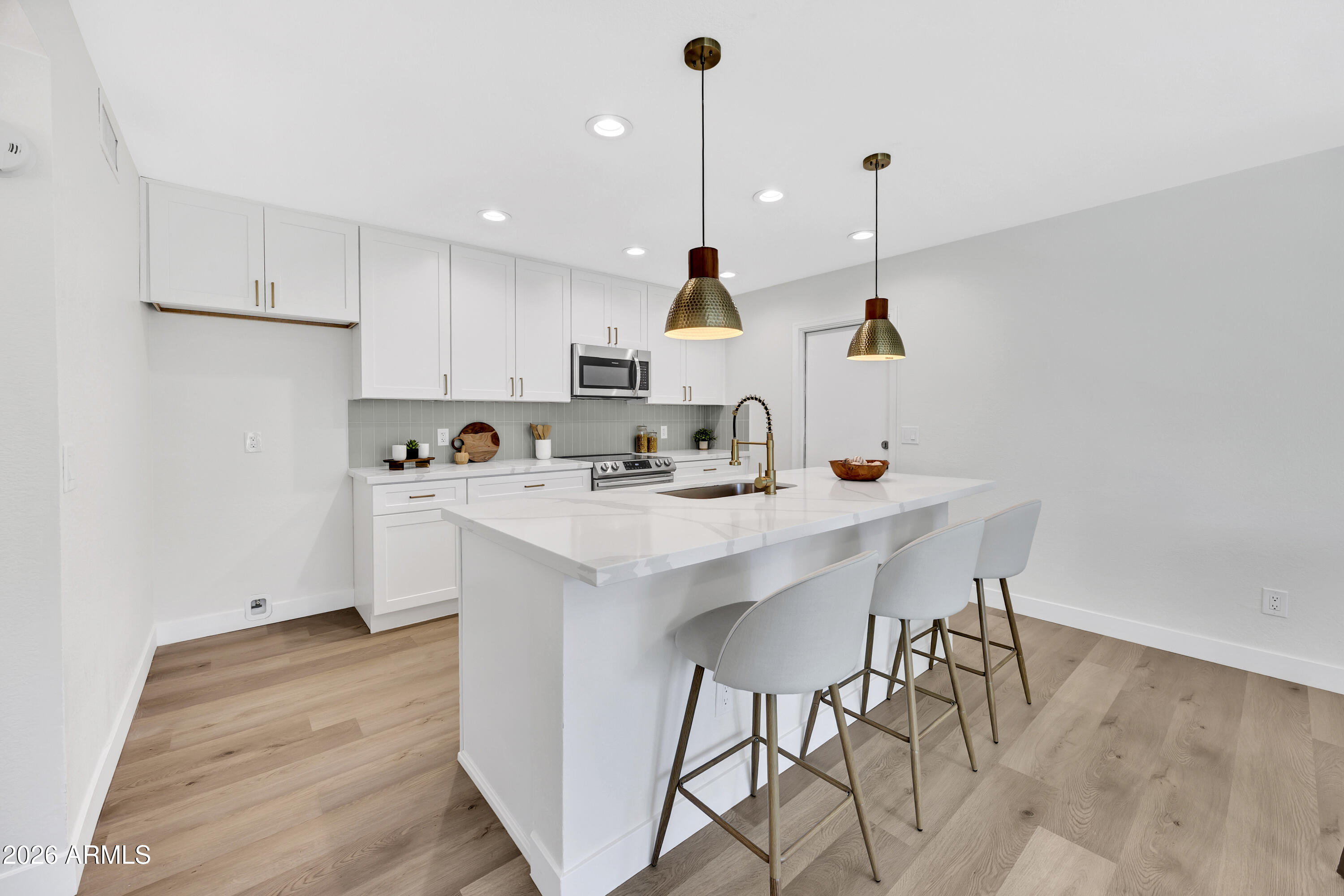 8876 W BLUEFIELD Avenue